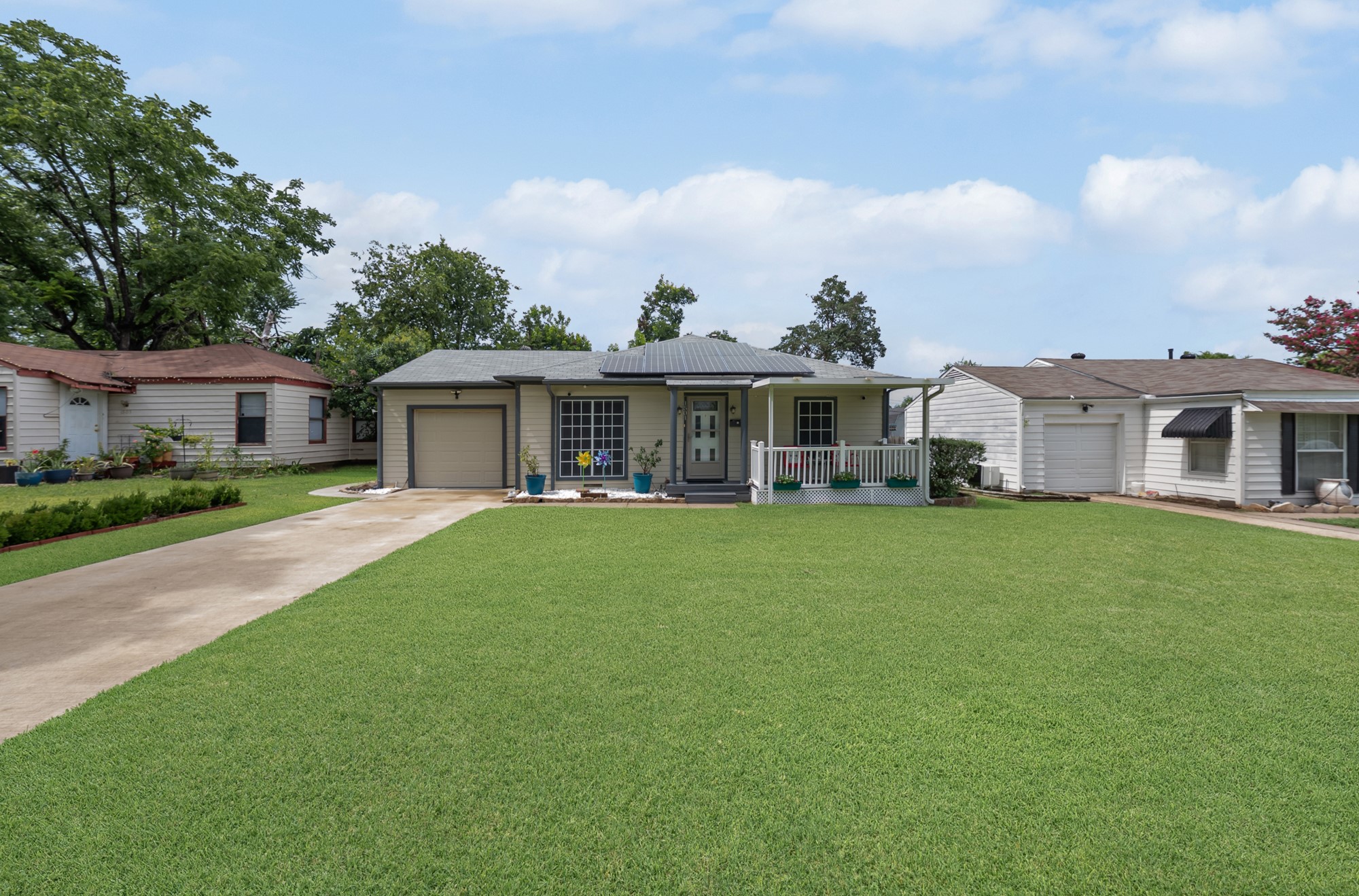 1501 Cedarcrest Drive