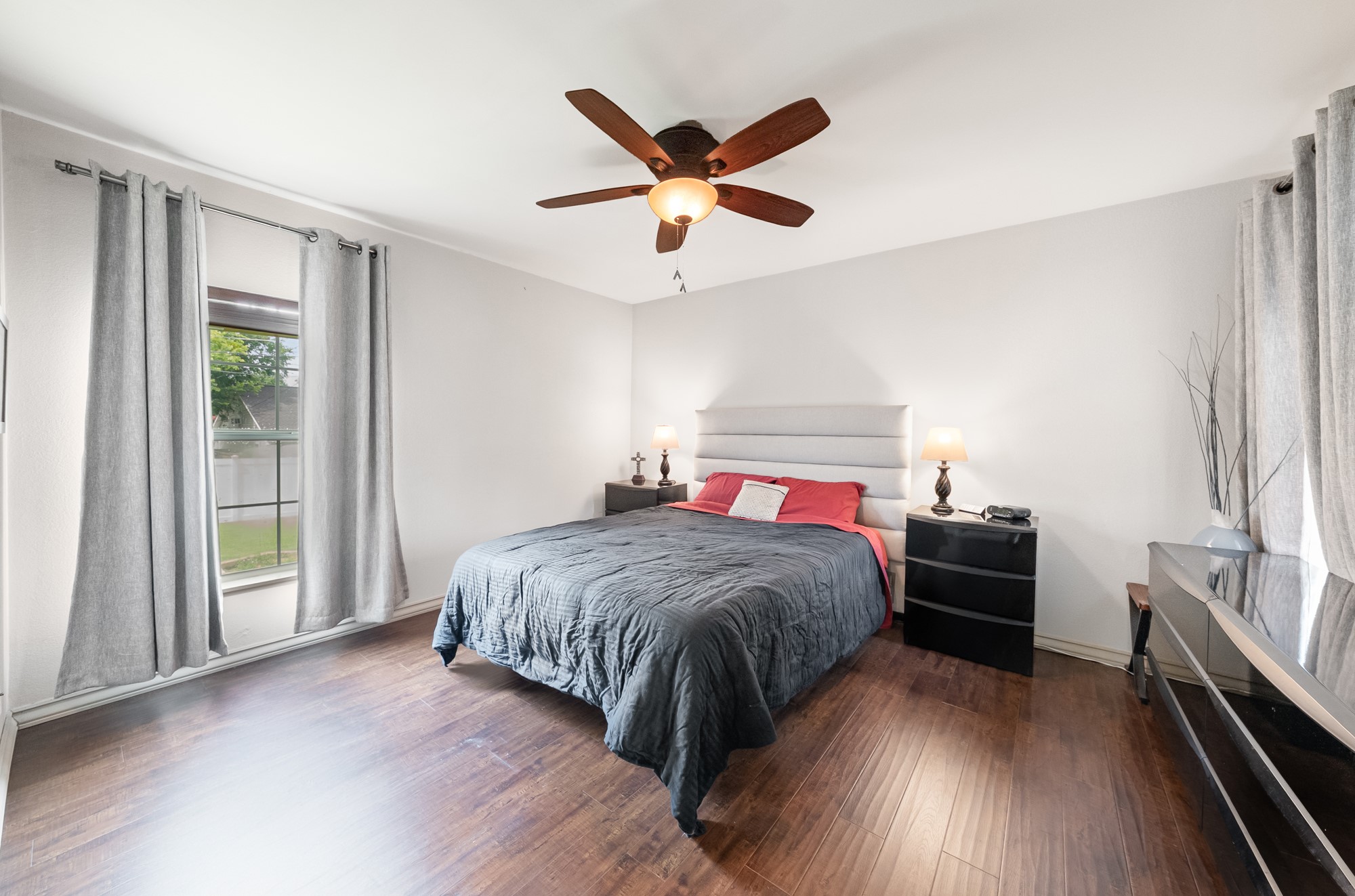 1501 Cedarcrest Drive