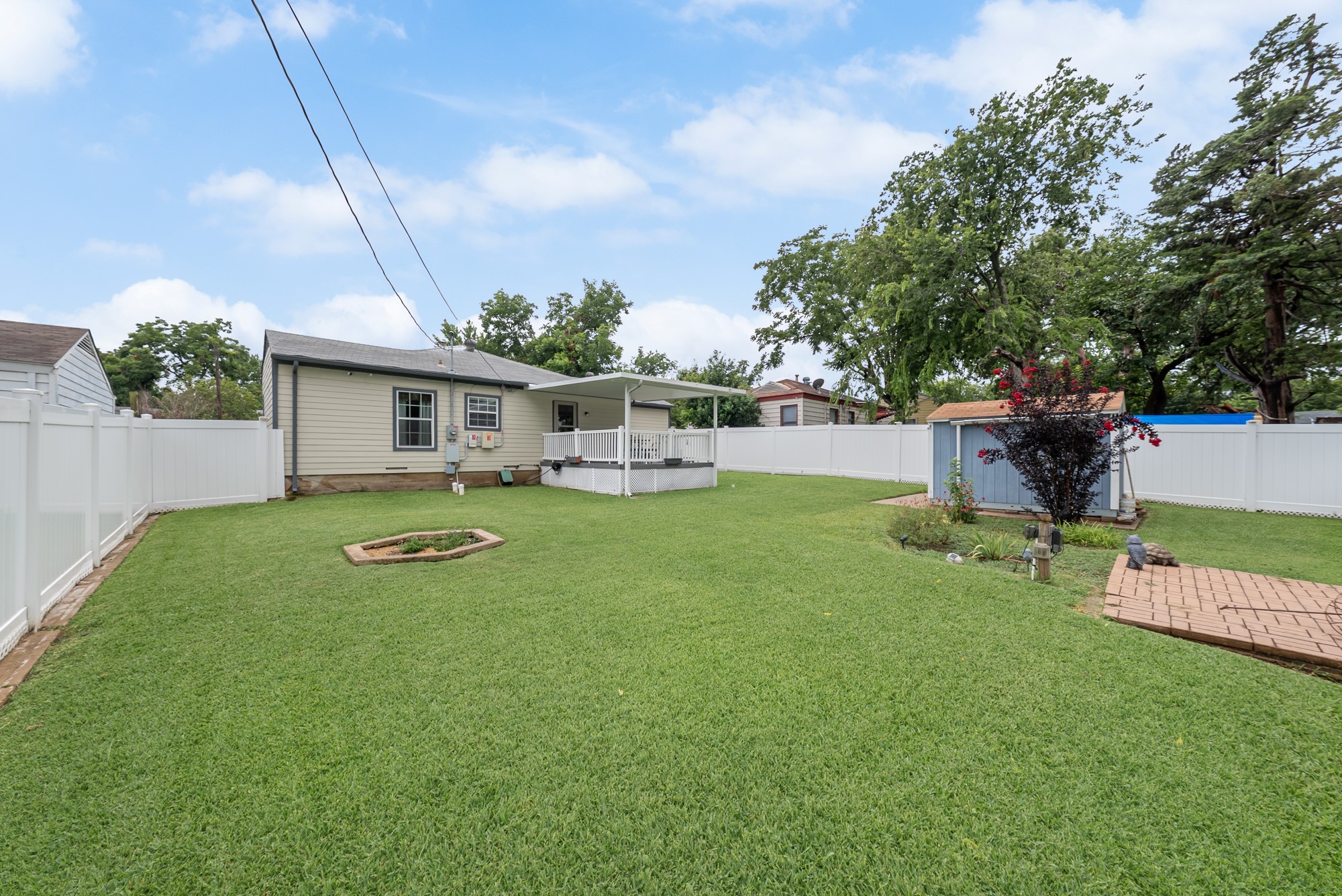 1501 Cedarcrest Drive