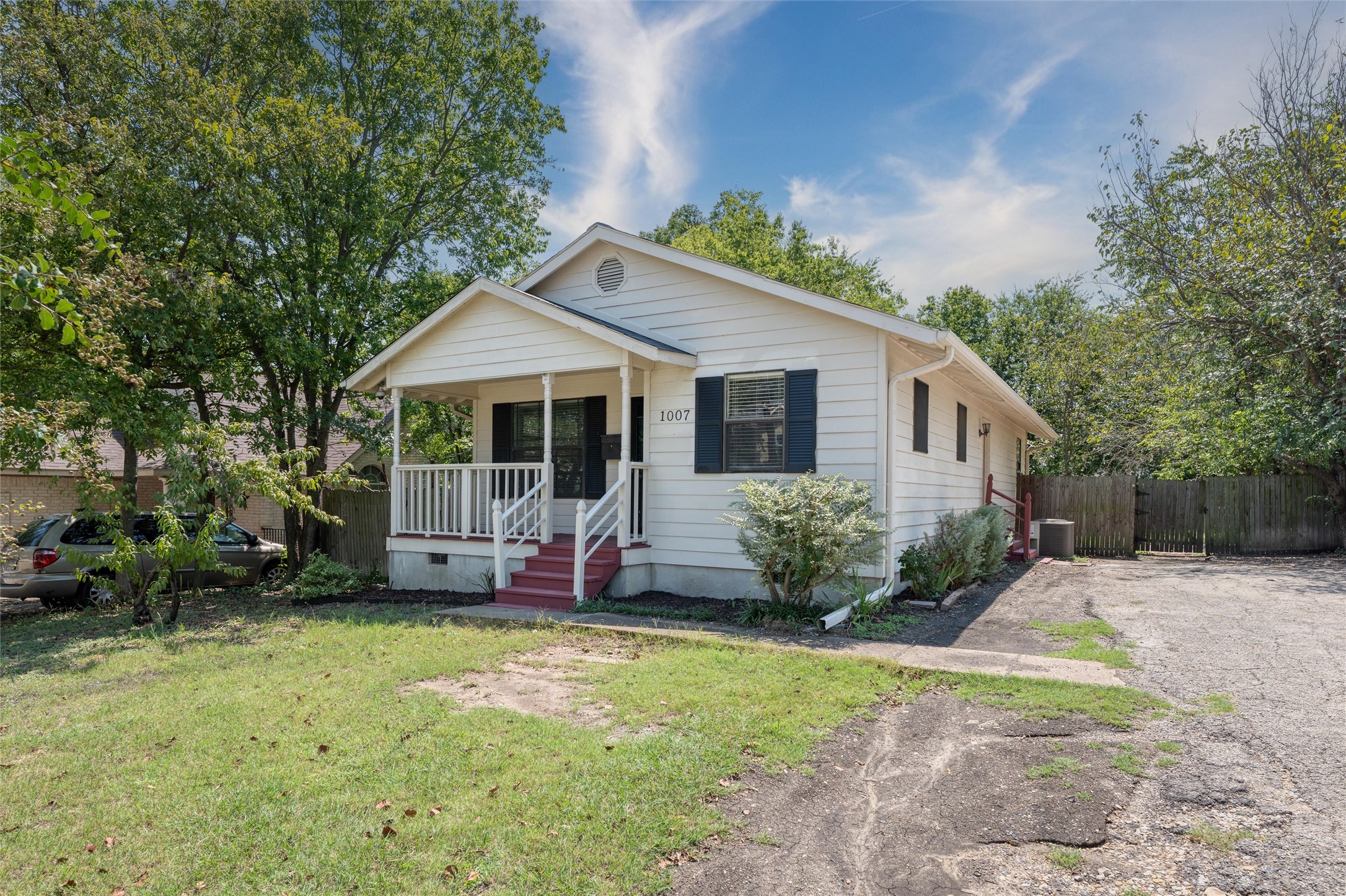 1007 W White Avenue