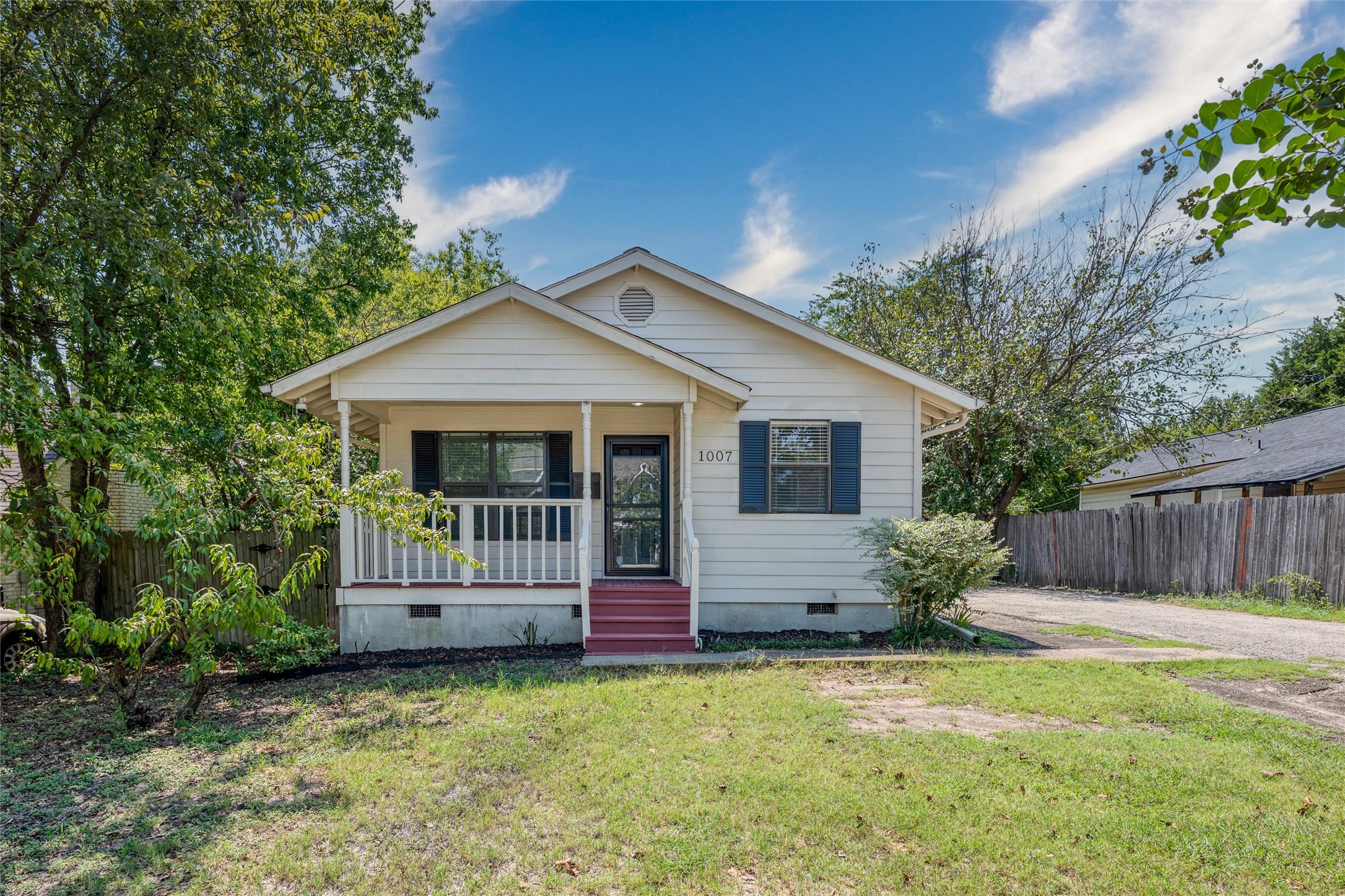 1007 W White Avenue