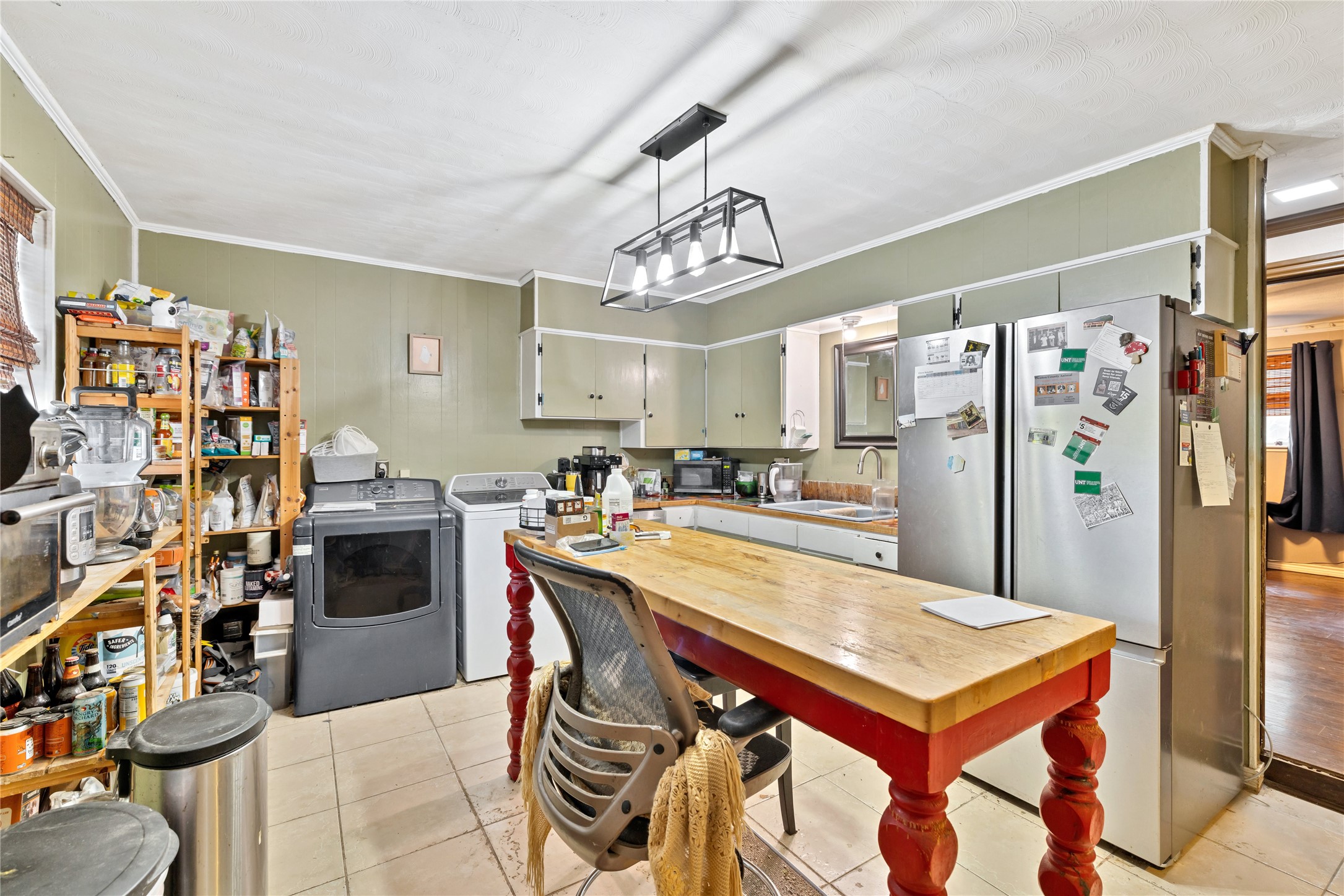 2711 N Locust Street