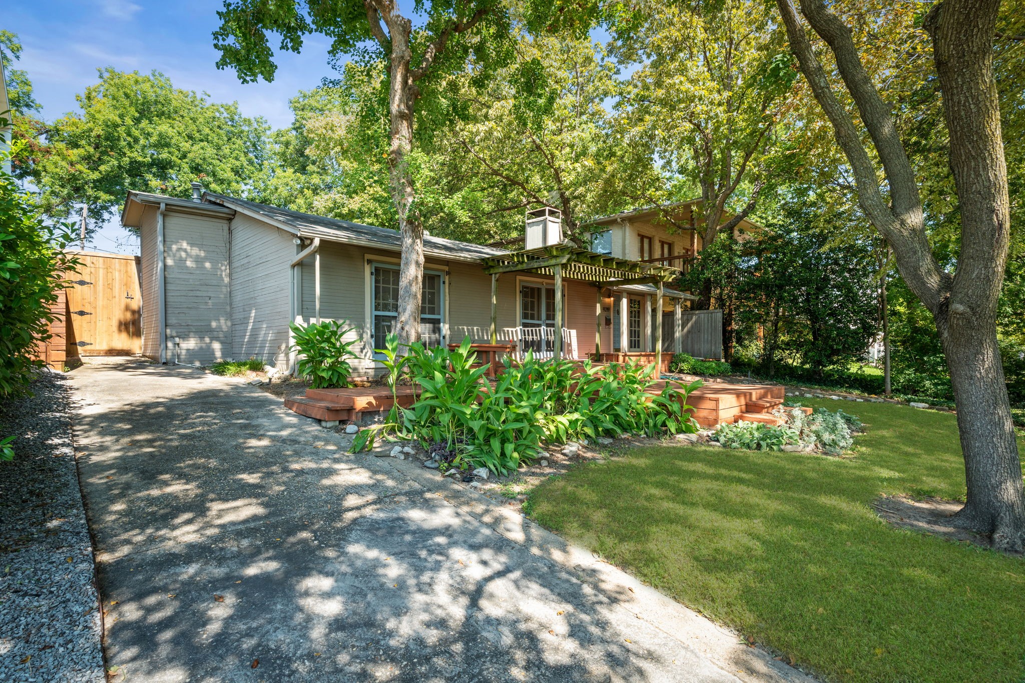9219 E Lake Highlands Drive