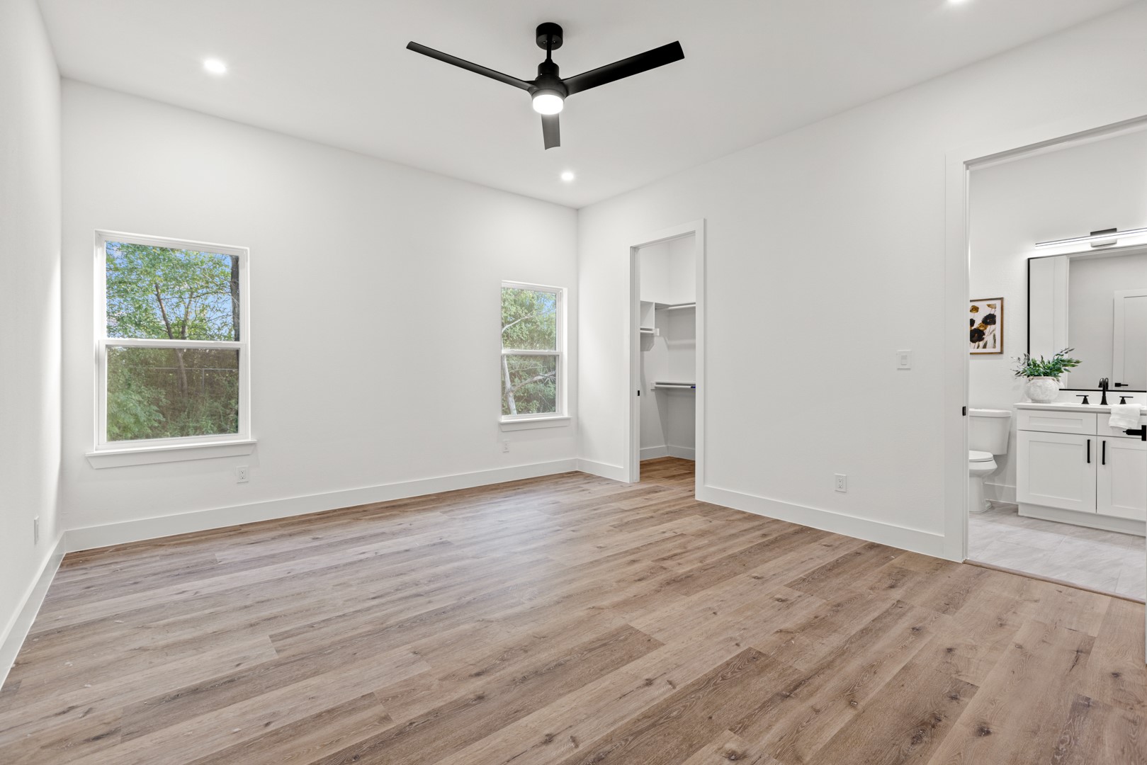 2001 Hearne Avenue 101