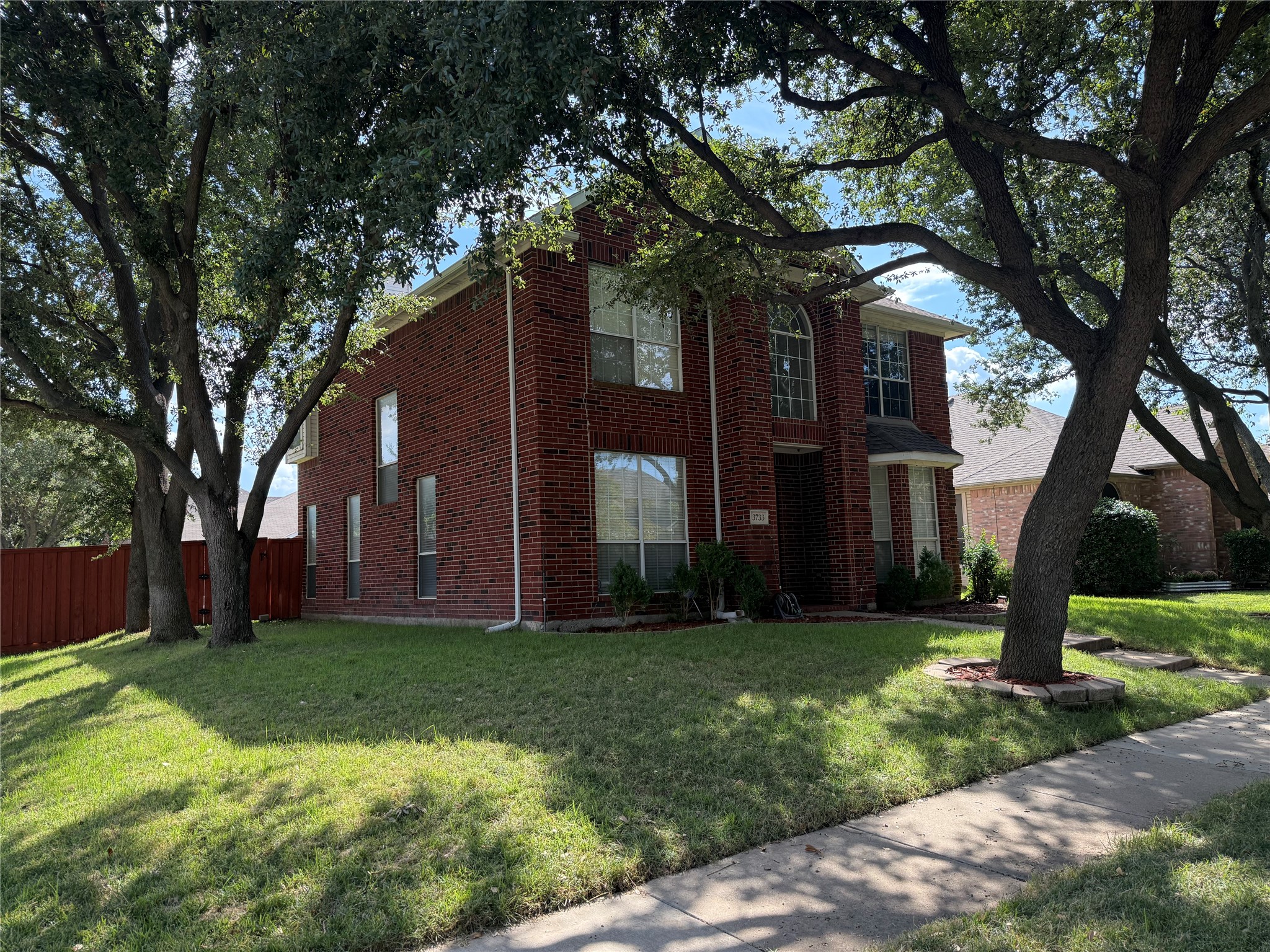 3733 Red Oak Trail