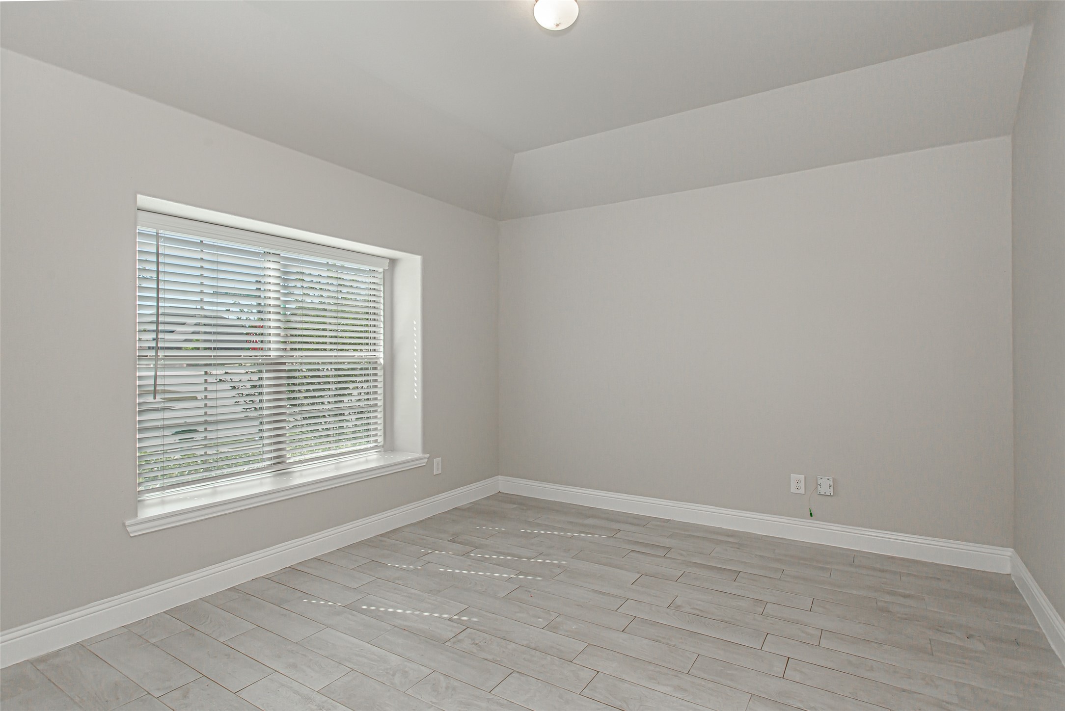 1203 Rendyn Street