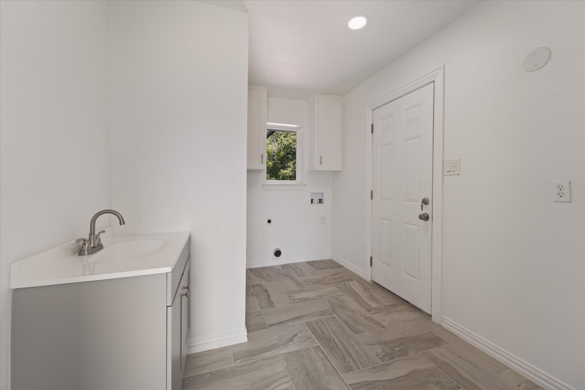 2113 Carverly Drive