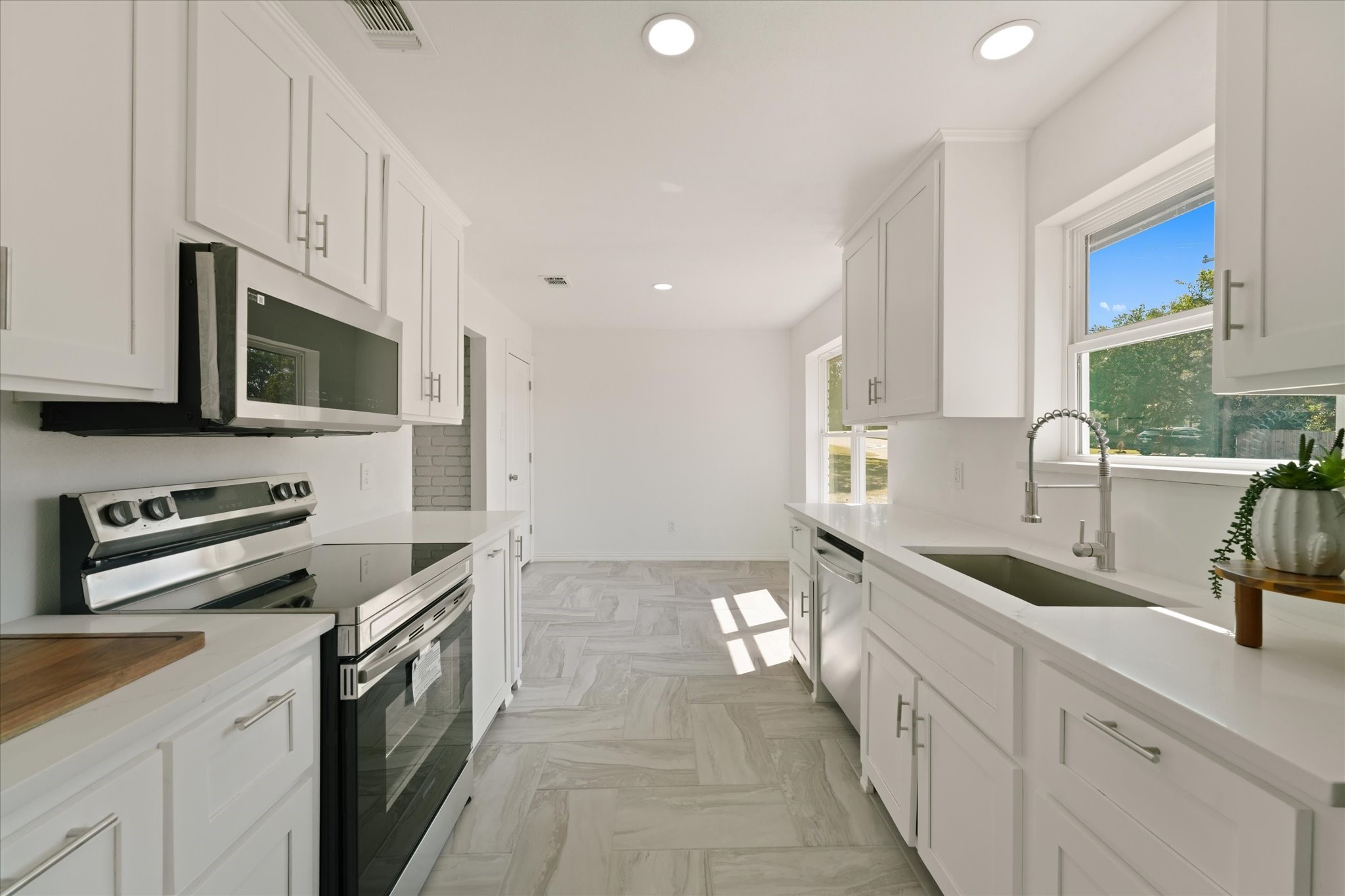 2113 Carverly Drive