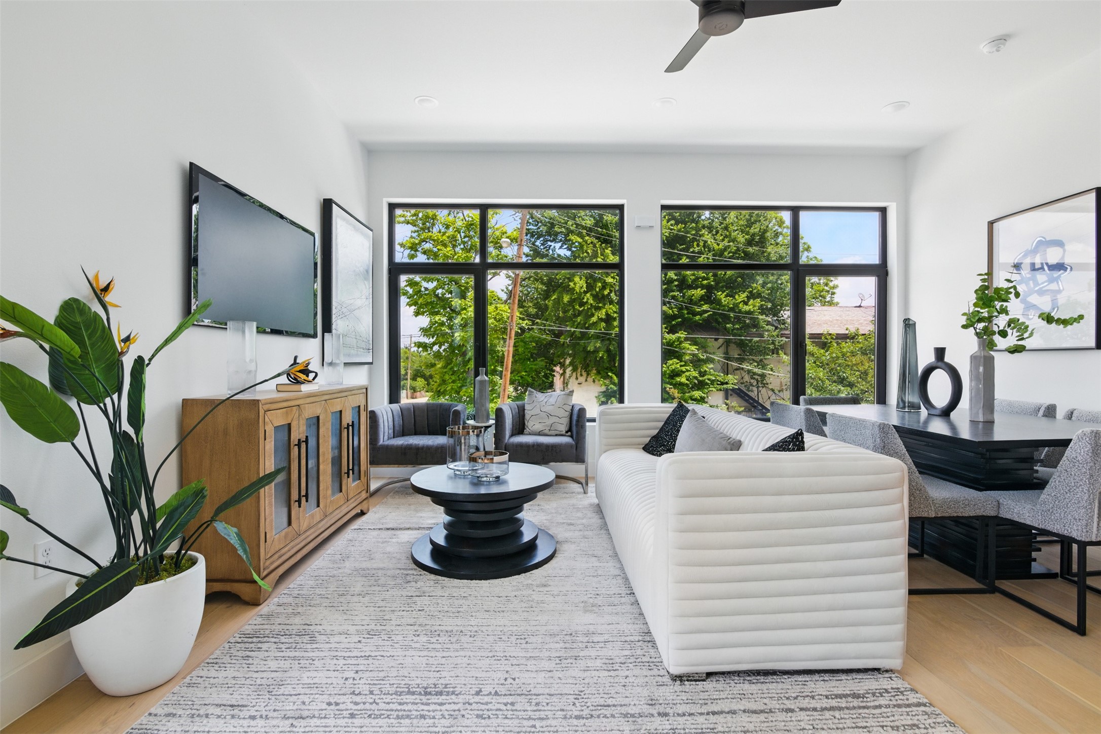 430 E 8th 207