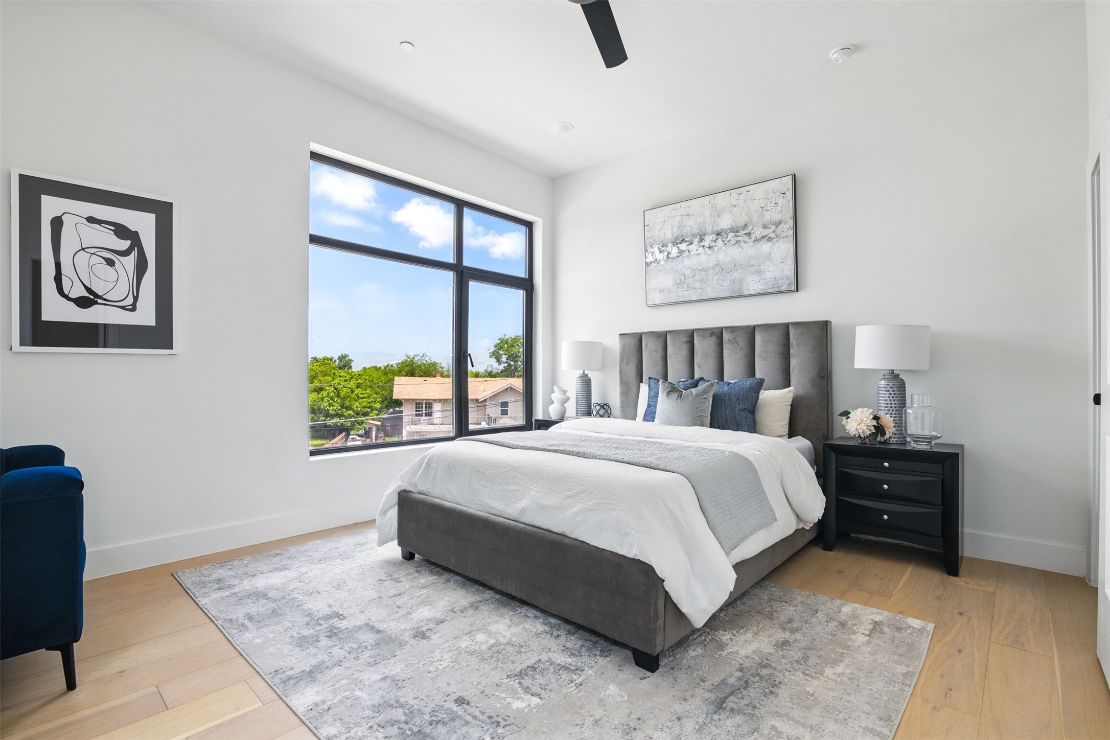430 E 8th 207