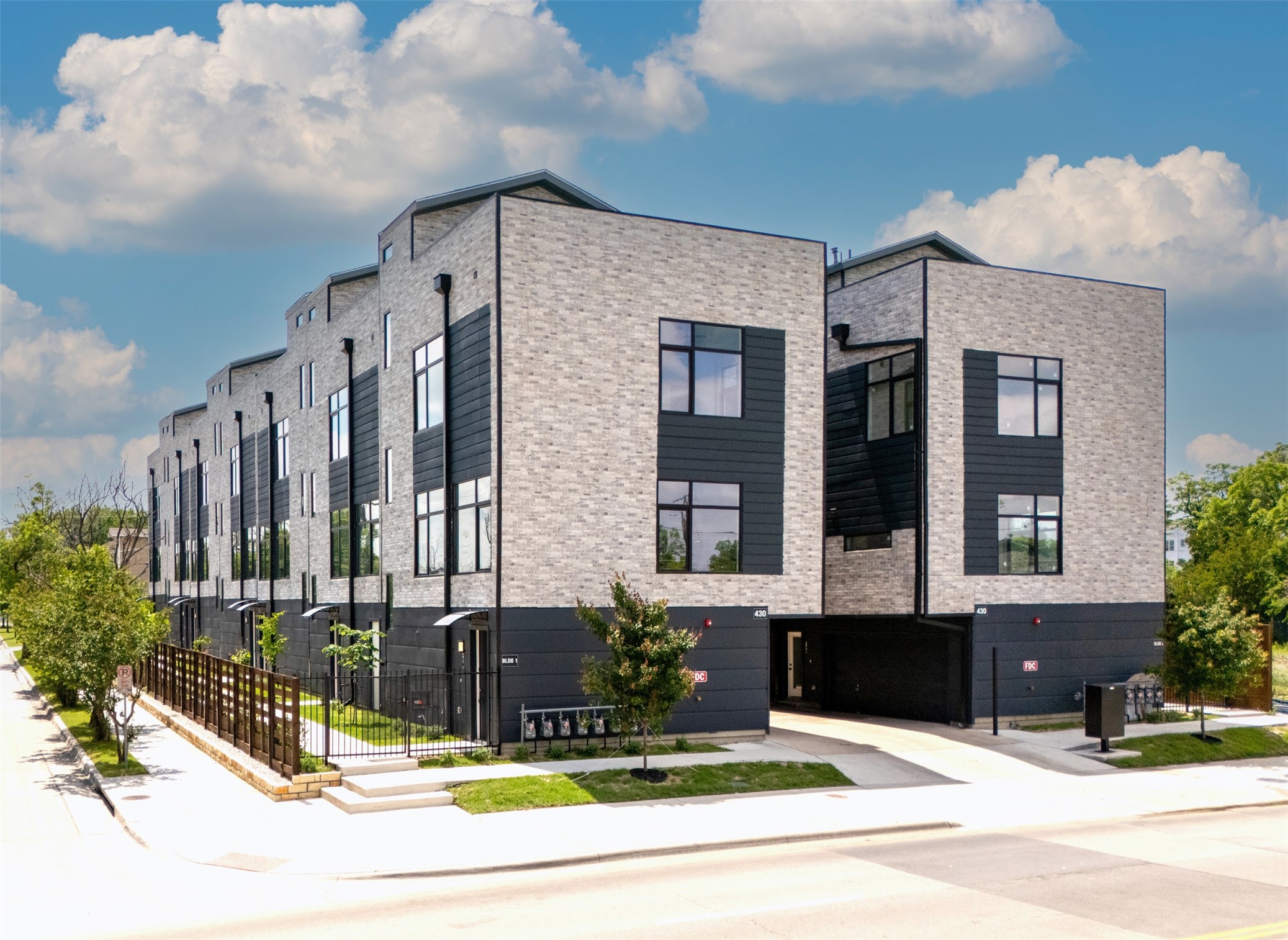 430 E 8th 207
