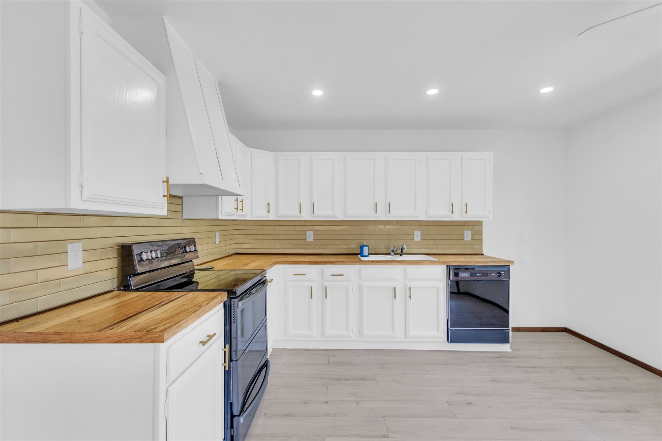 2106 Clark Trail