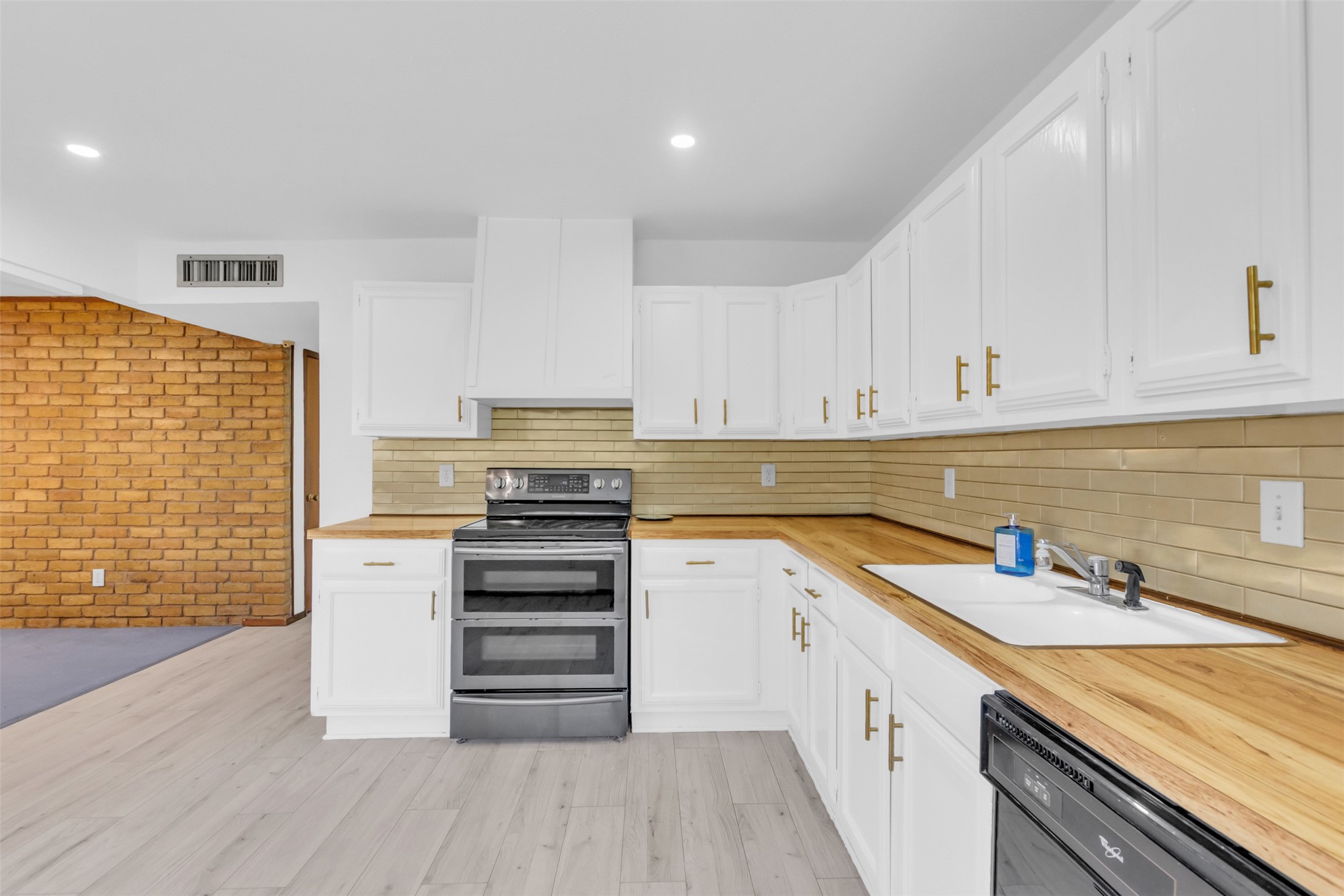 2106 Clark Trail