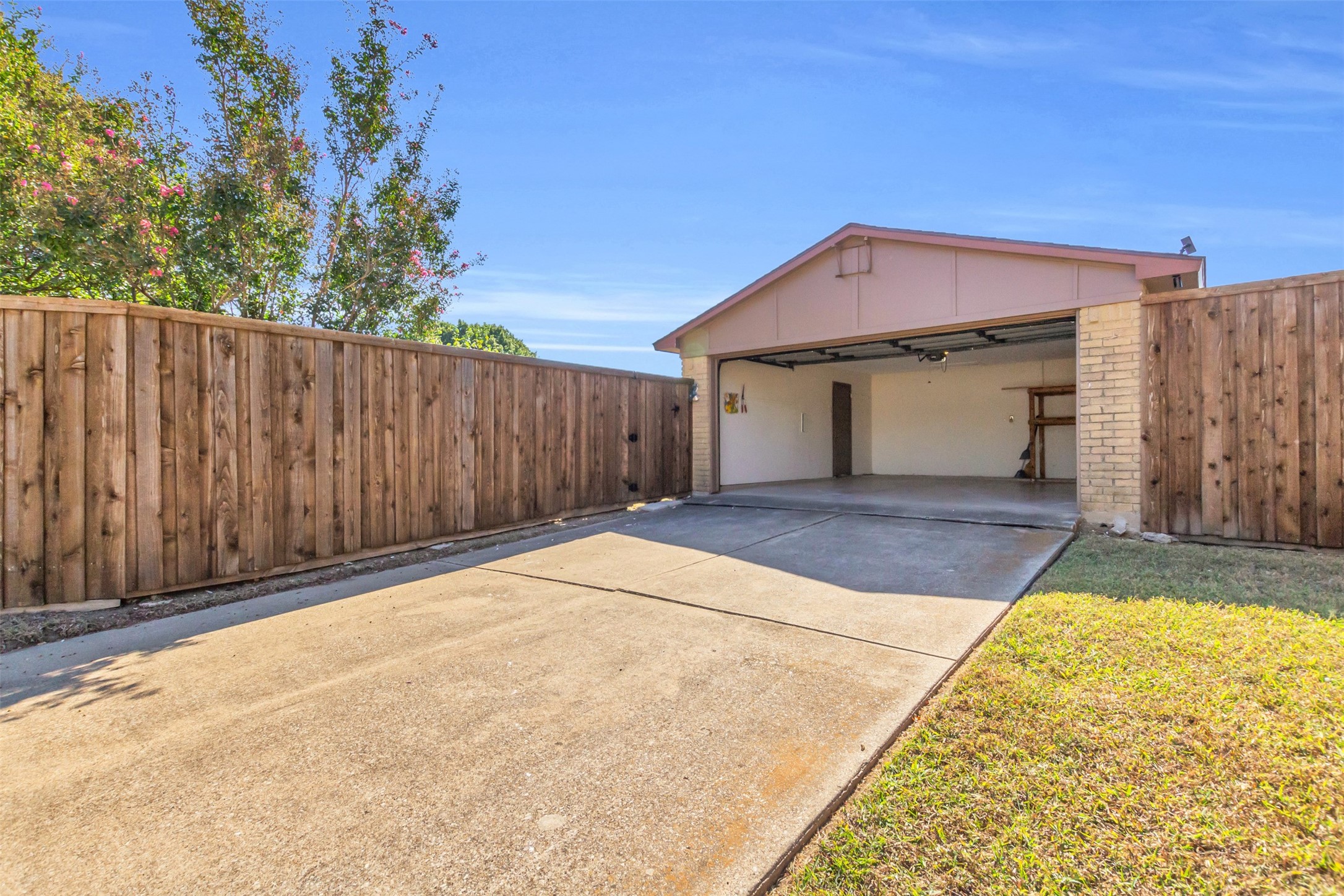 2106 Clark Trail