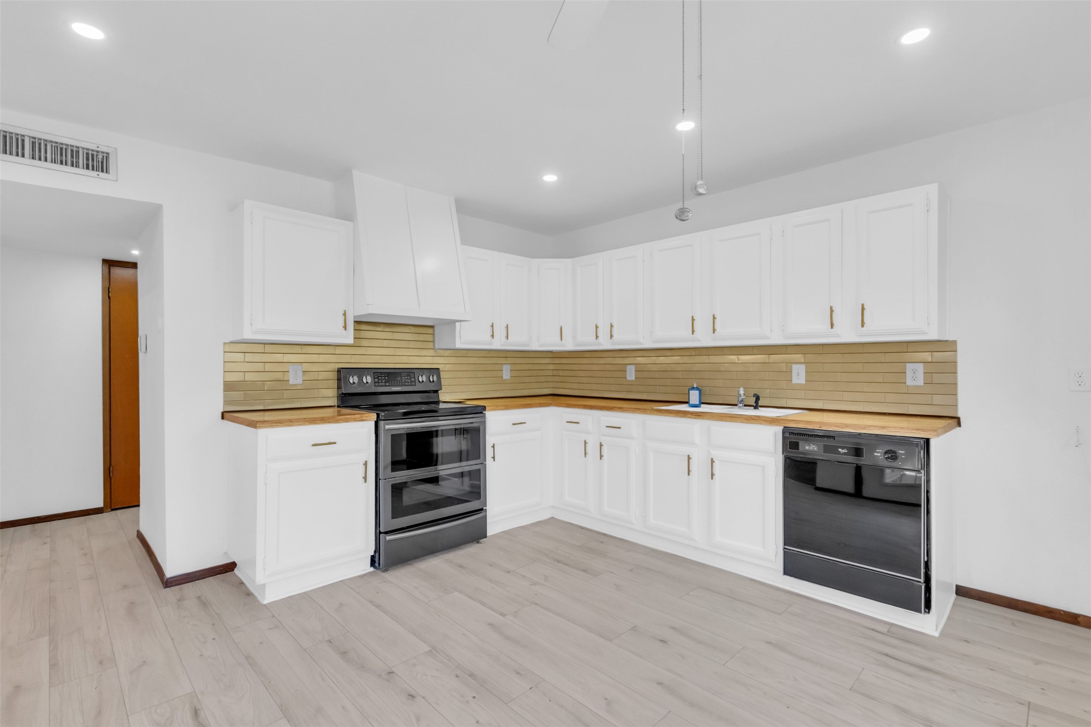 2106 Clark Trail