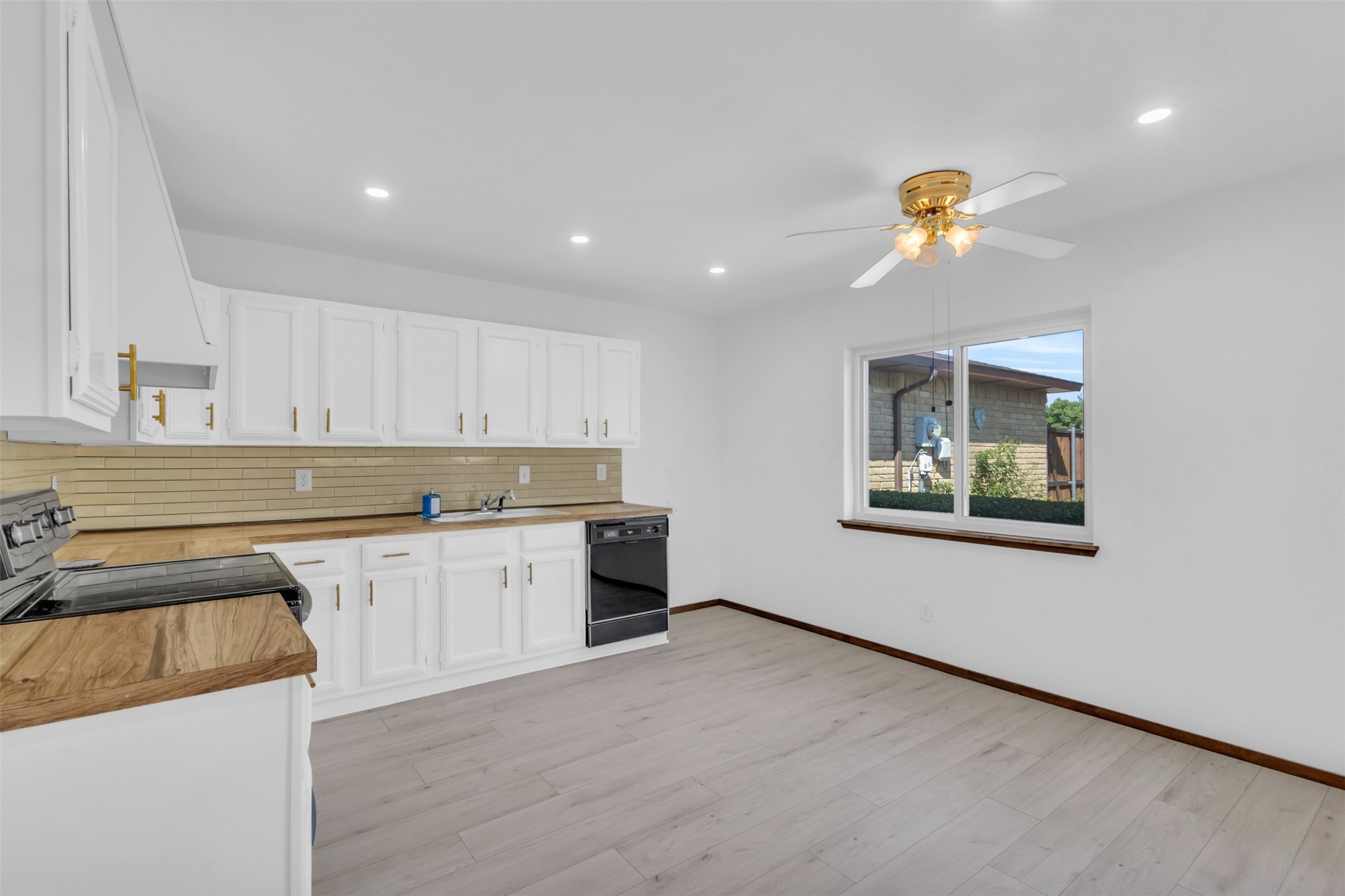 2106 Clark Trail