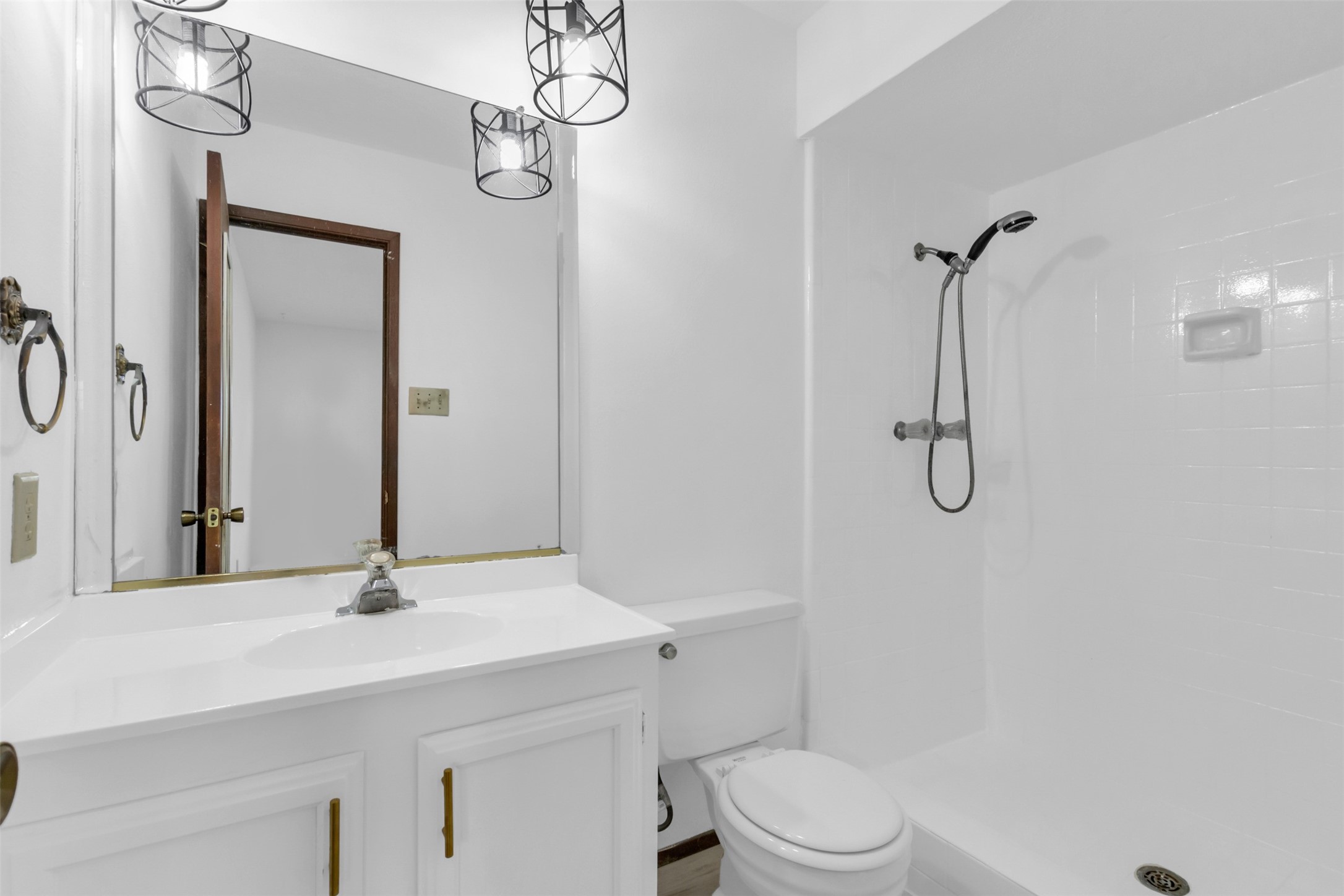 2106 Clark Trail