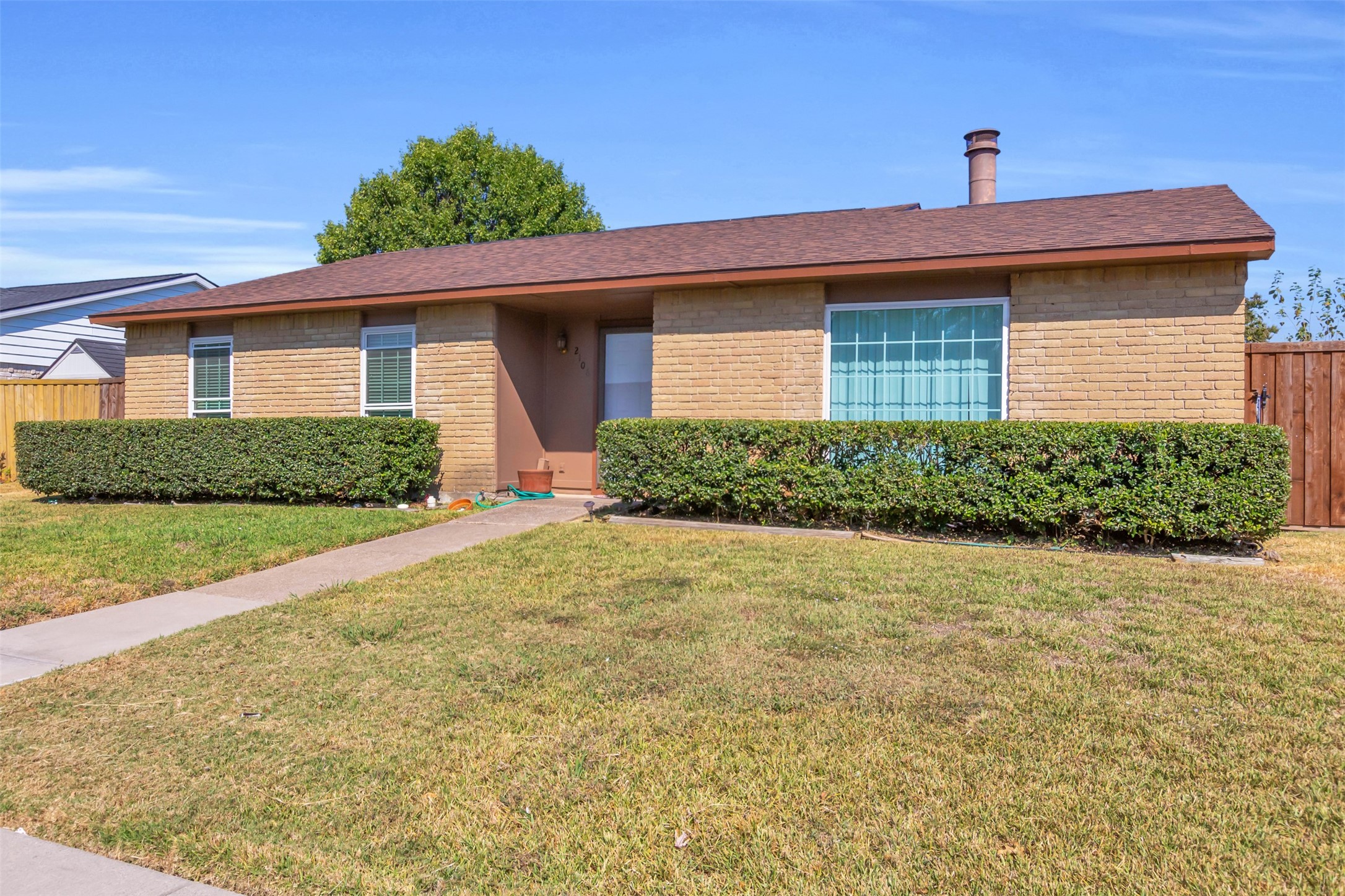 2106 Clark Trail