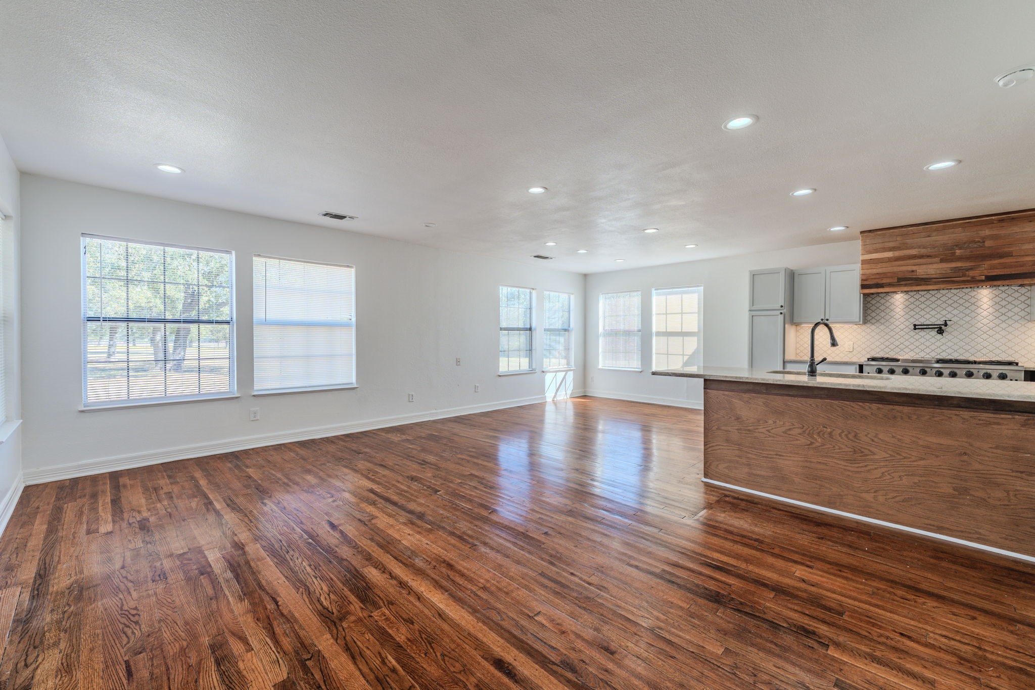 688 Private Road 1152