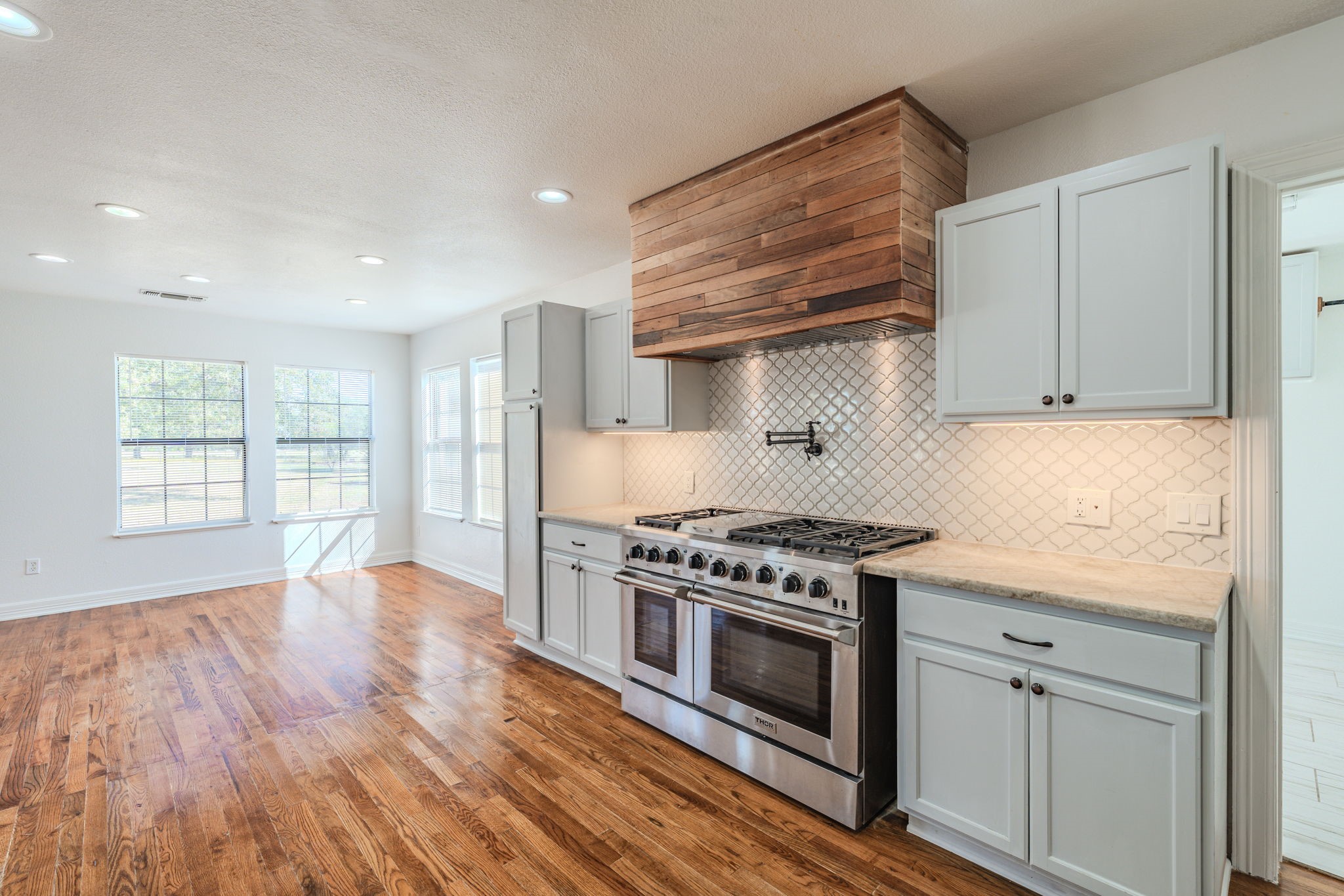688 Private Road 1152