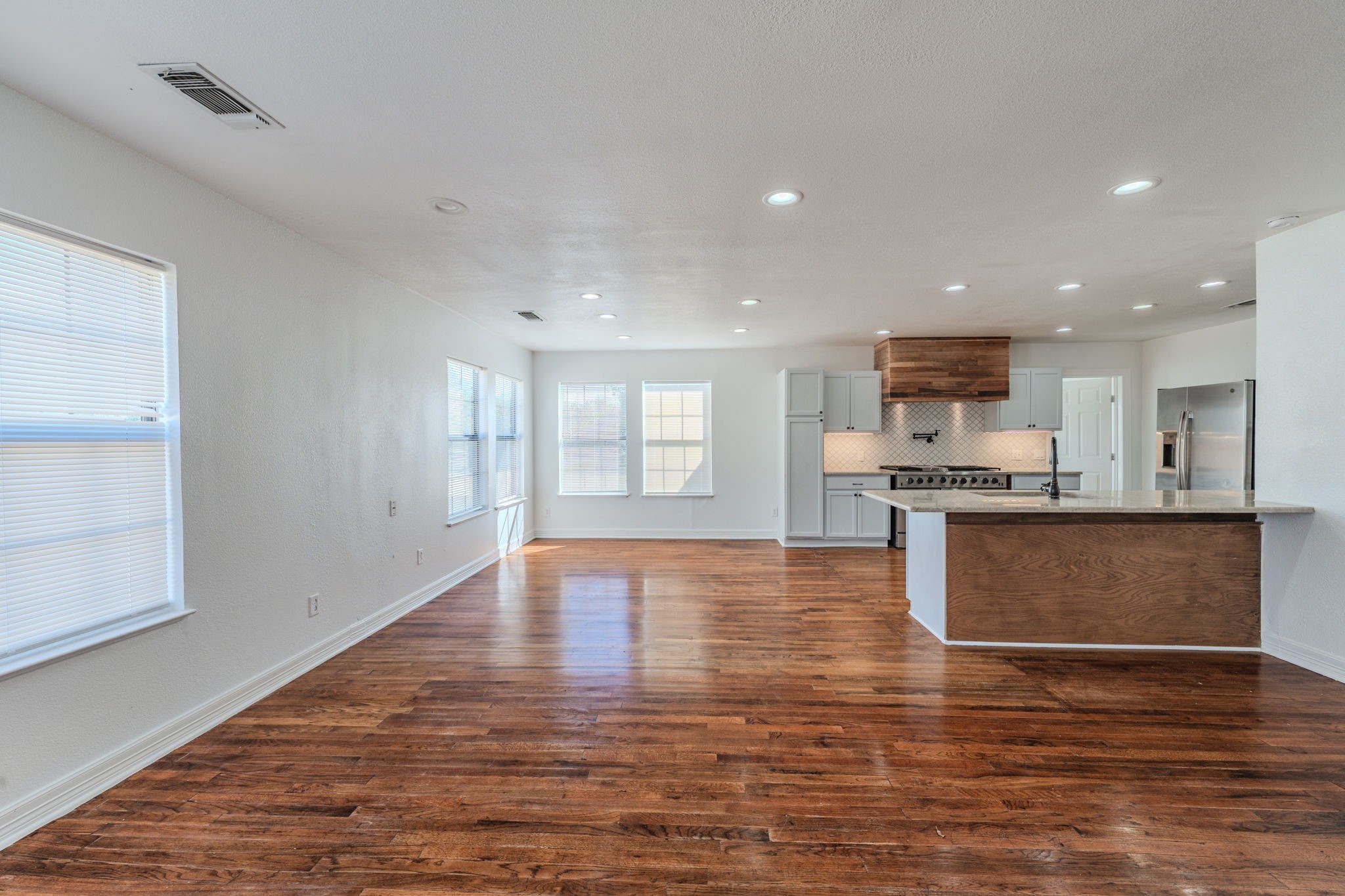 688 Private Road 1152