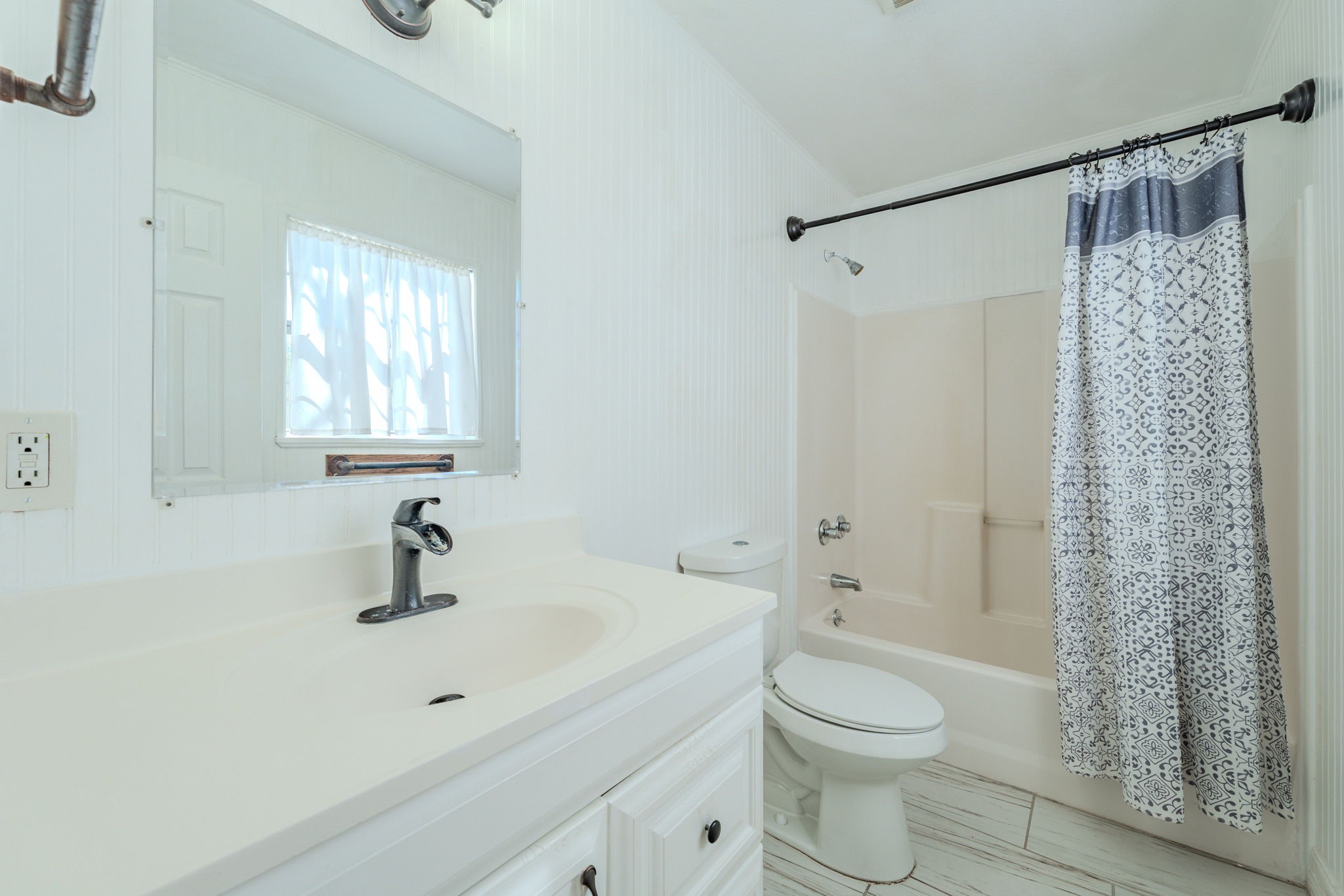 688 Private Road 1152