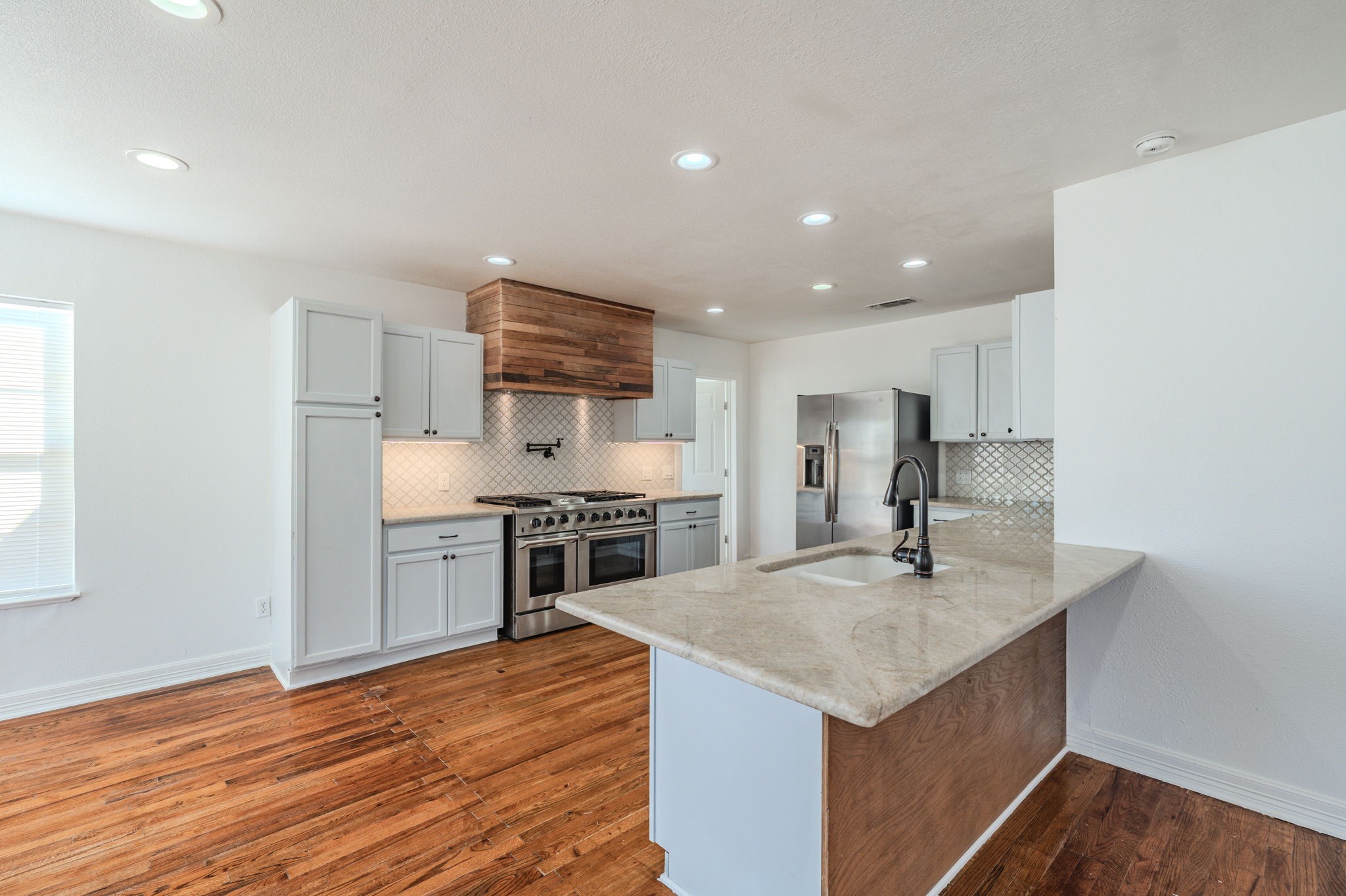 688 Private Road 1152