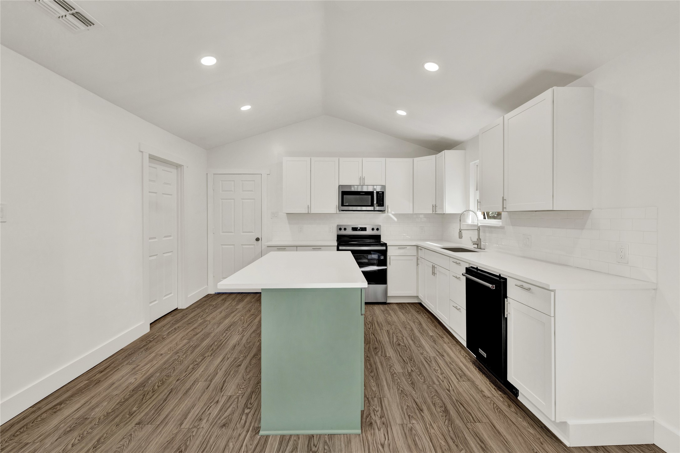 4724 Mackey Drive