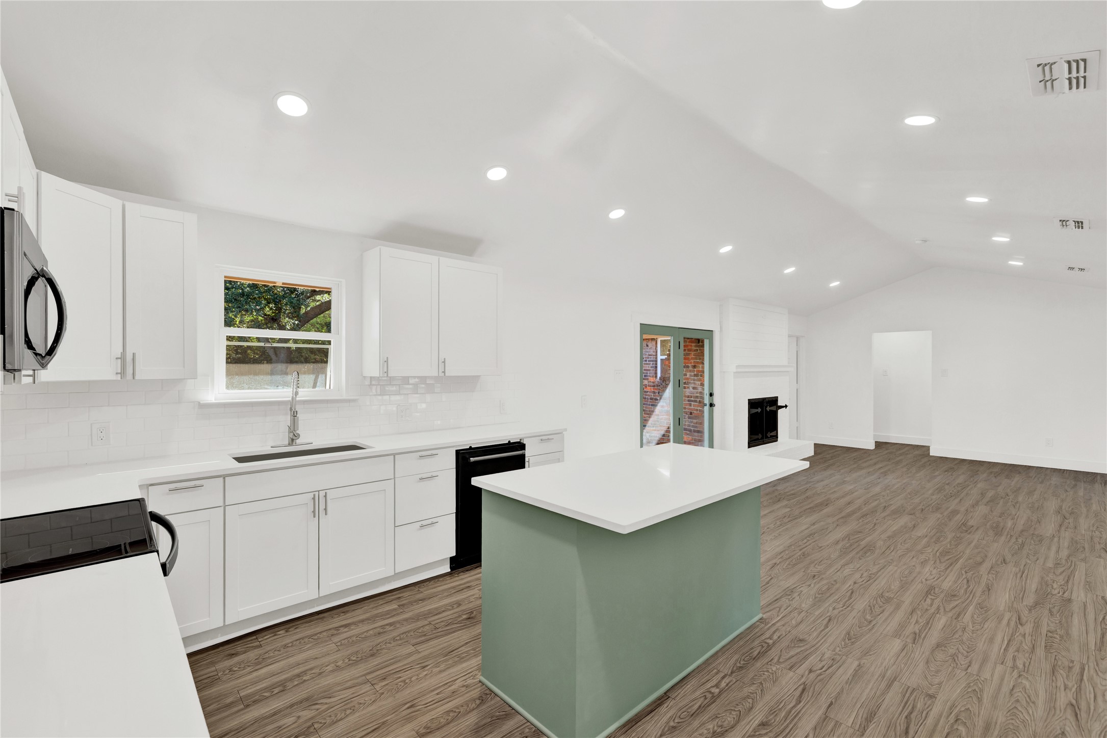 4724 Mackey Drive