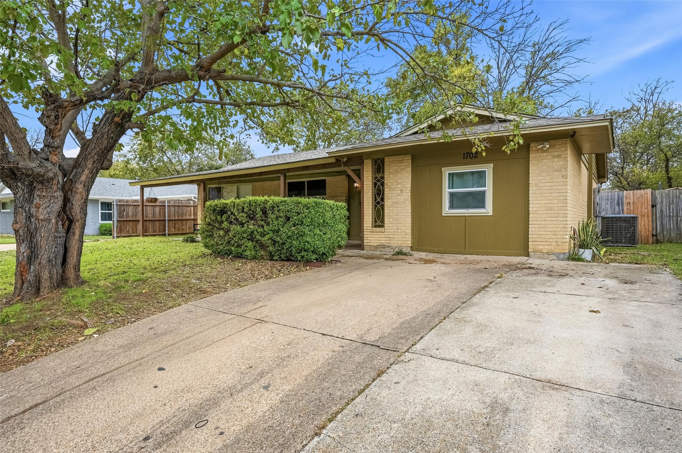 1702 Emerald Street