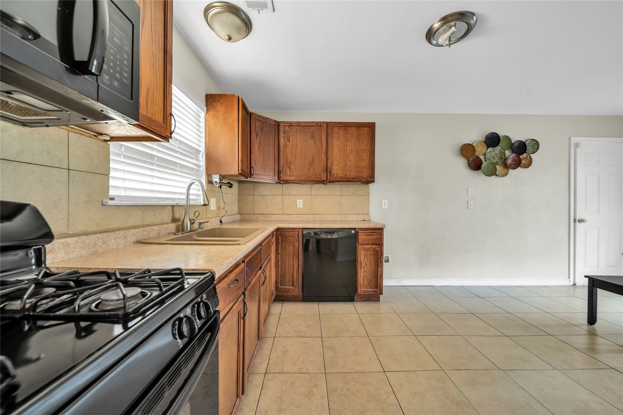 2939 Bay Oaks Drive