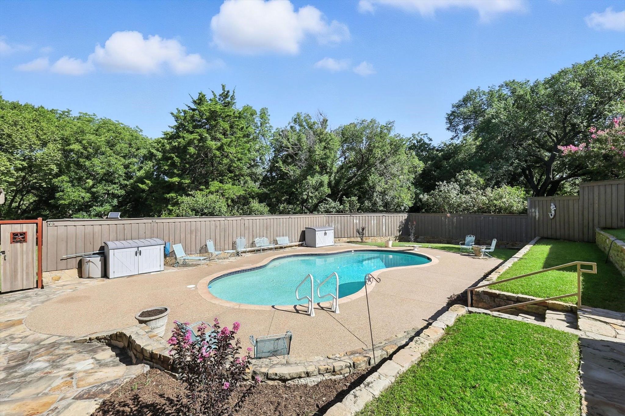 2202 Lakeforest Drive