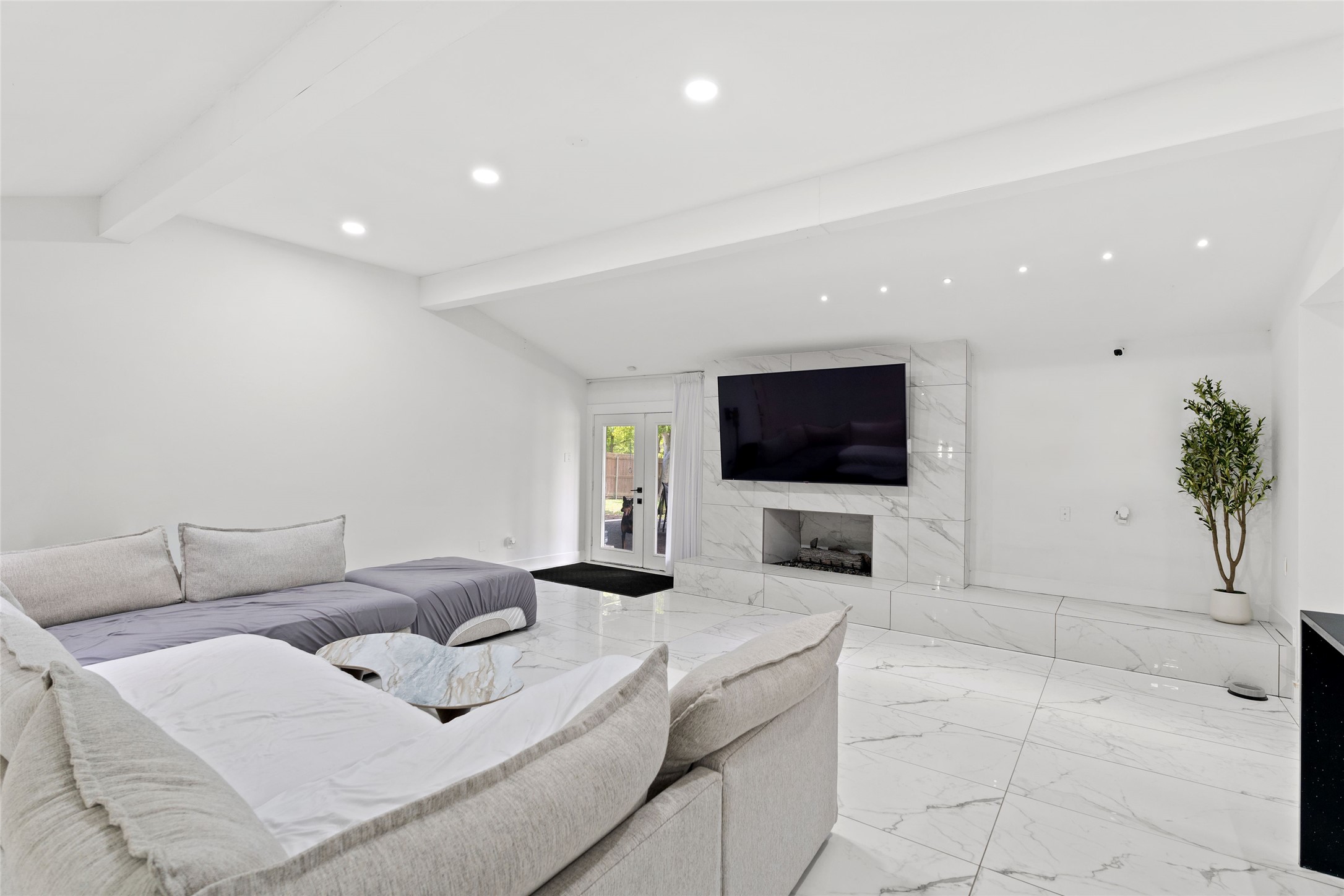 1403 Carriage Lane