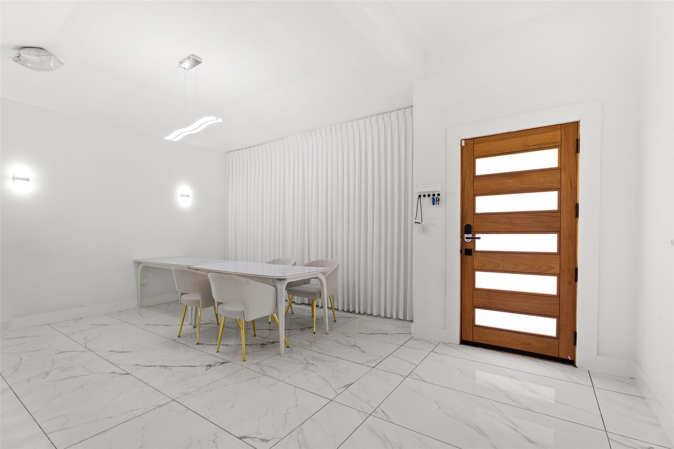 1403 Carriage Lane