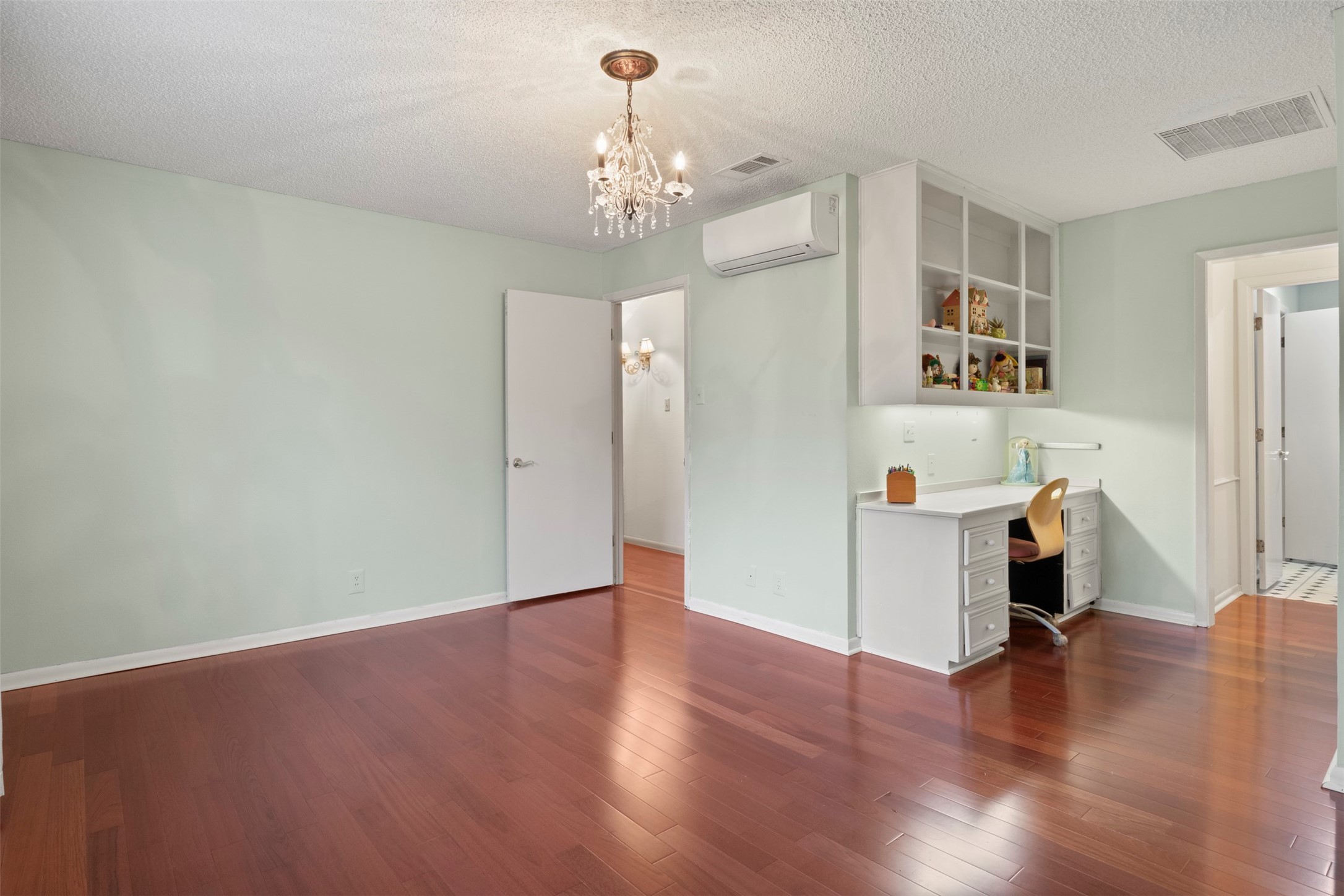 1605 Lamberth Circle