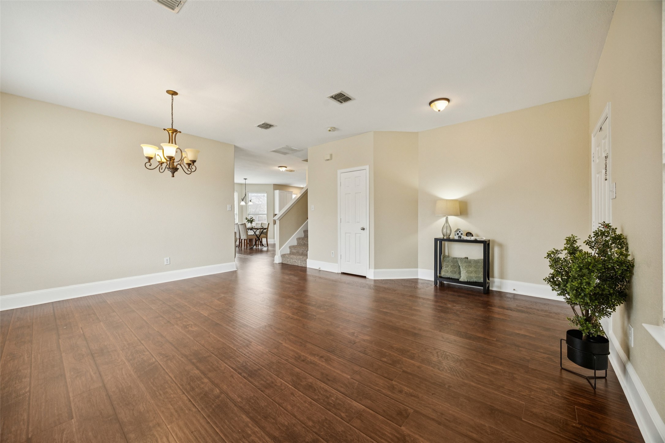 1528 Syracuse Drive