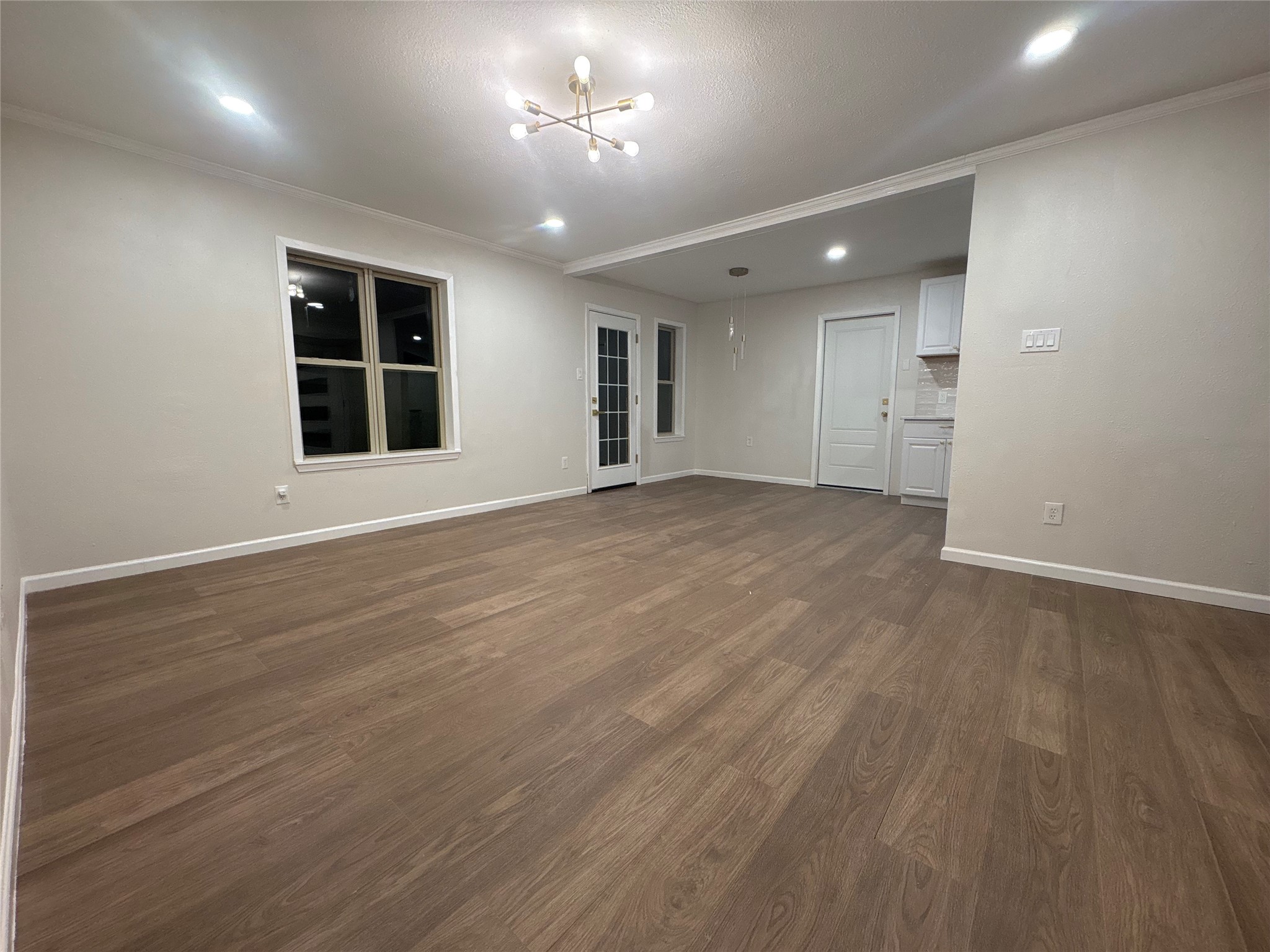 1704 Phillips Lane