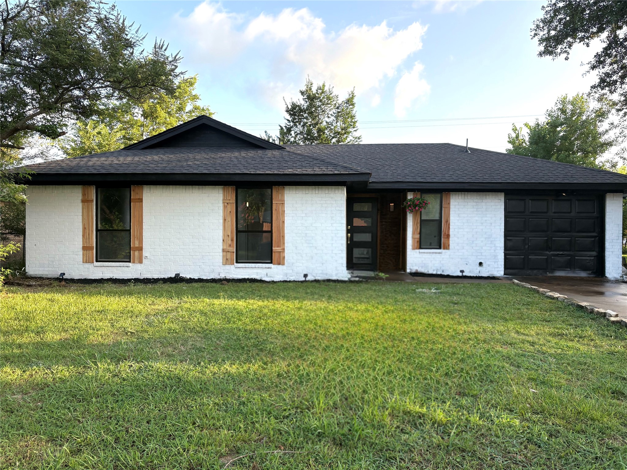 1704 Phillips Lane