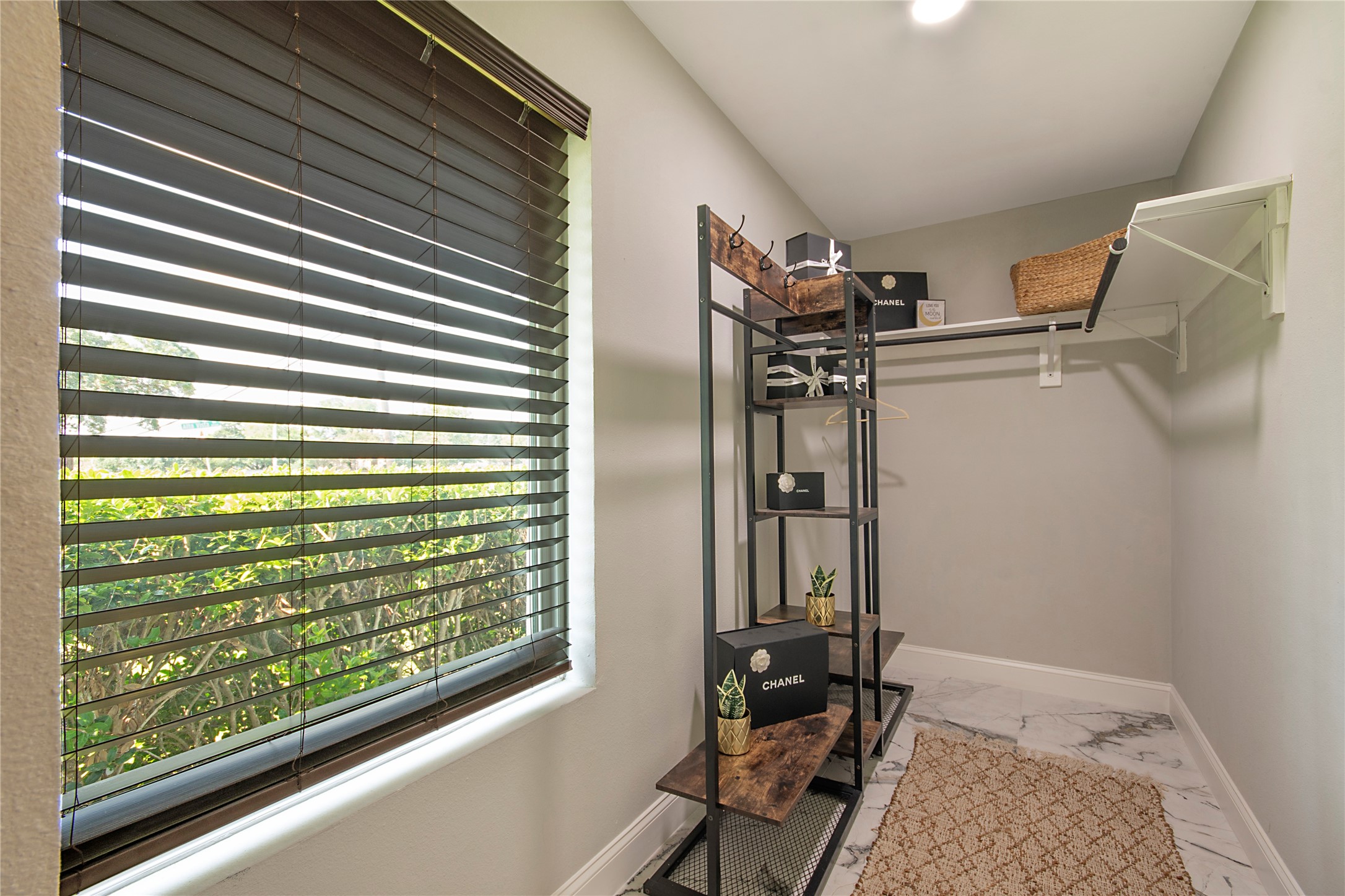 3707 Alta Vista Lane