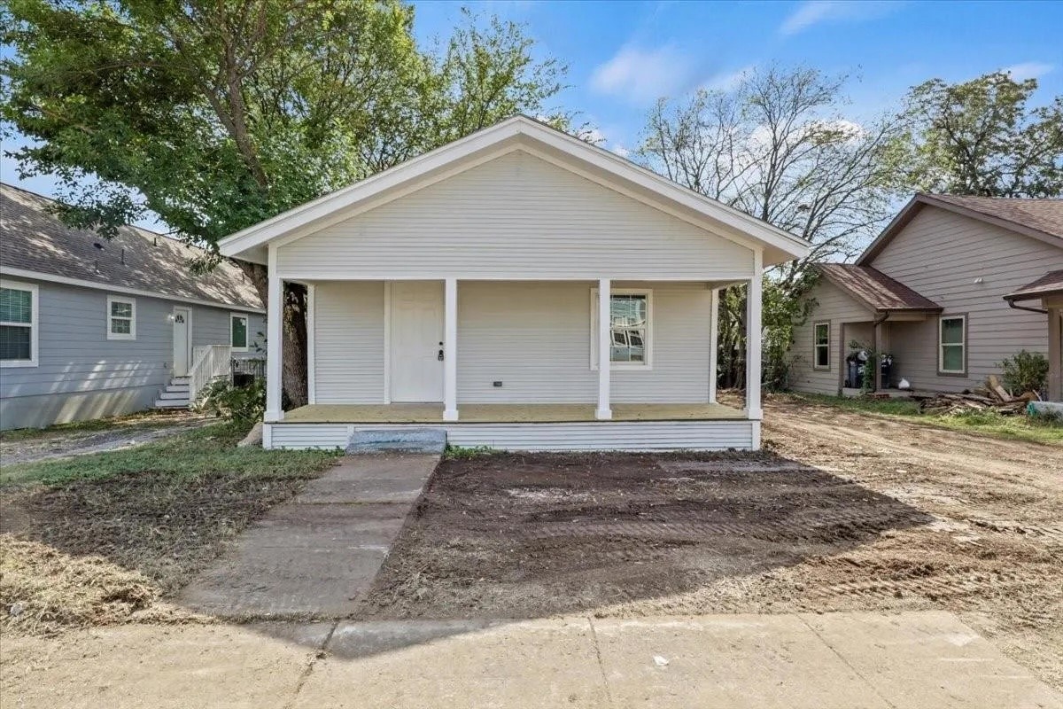 956 E Allen Avenue