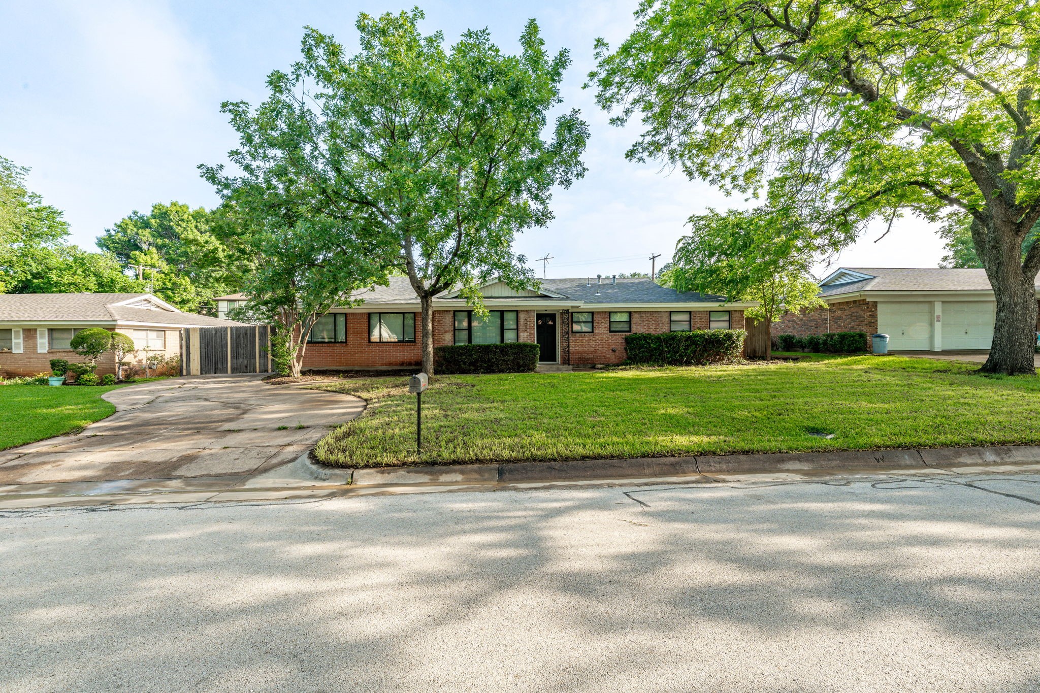600 Circleview Drive N