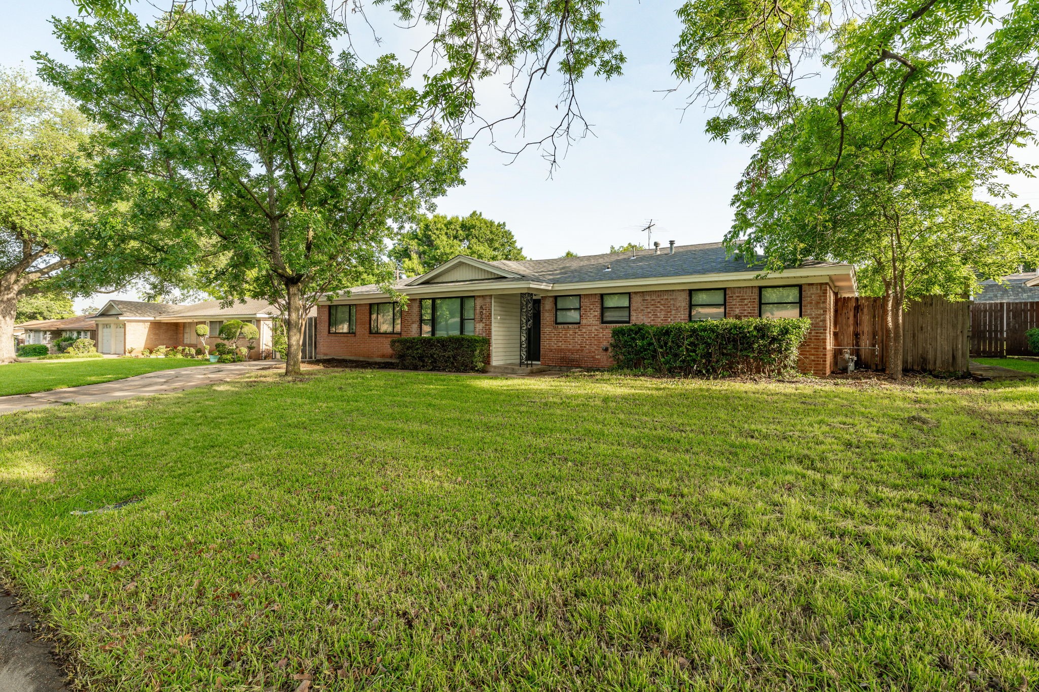 600 Circleview Drive N