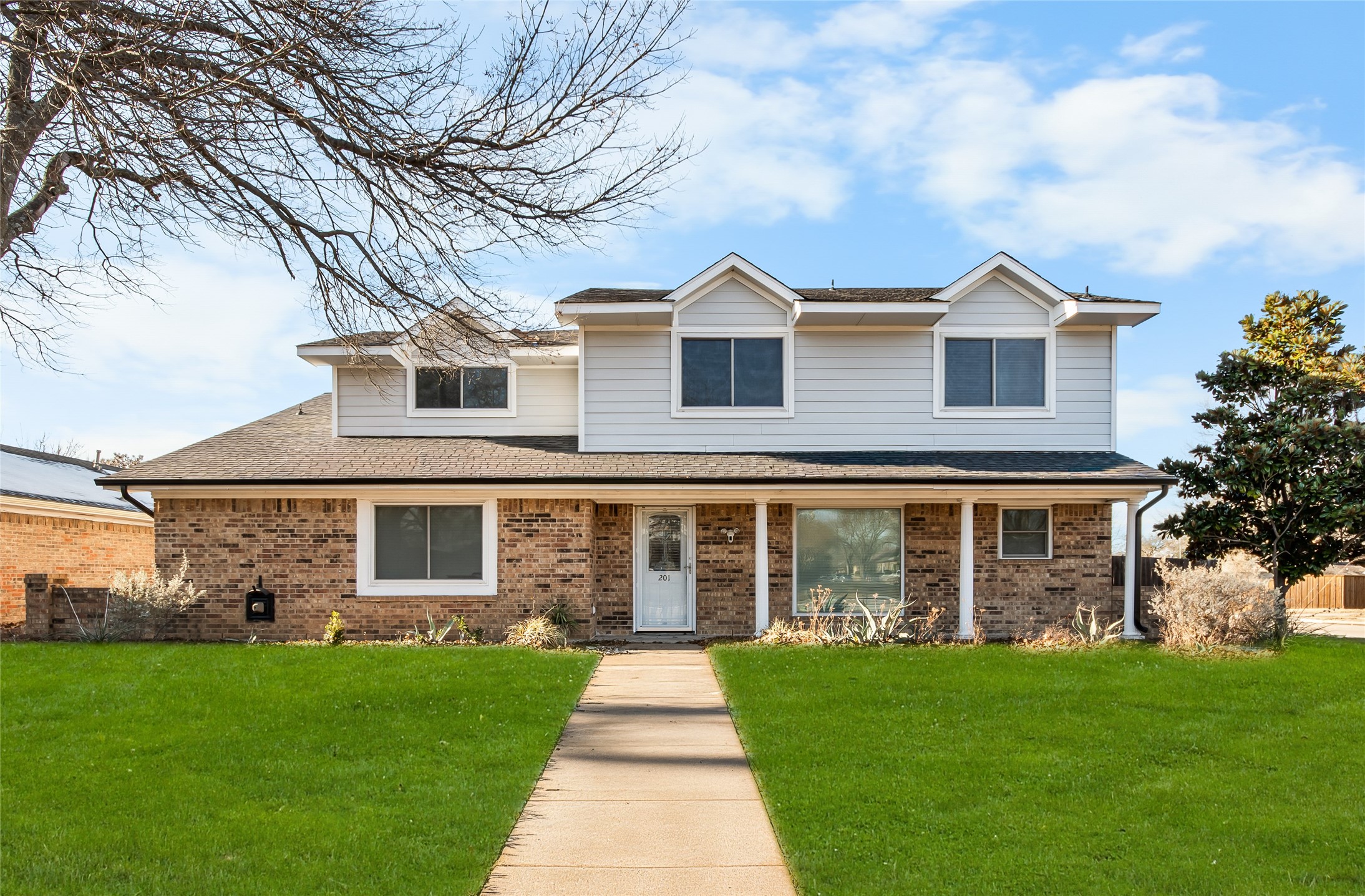 201 Kingsbridge Drive