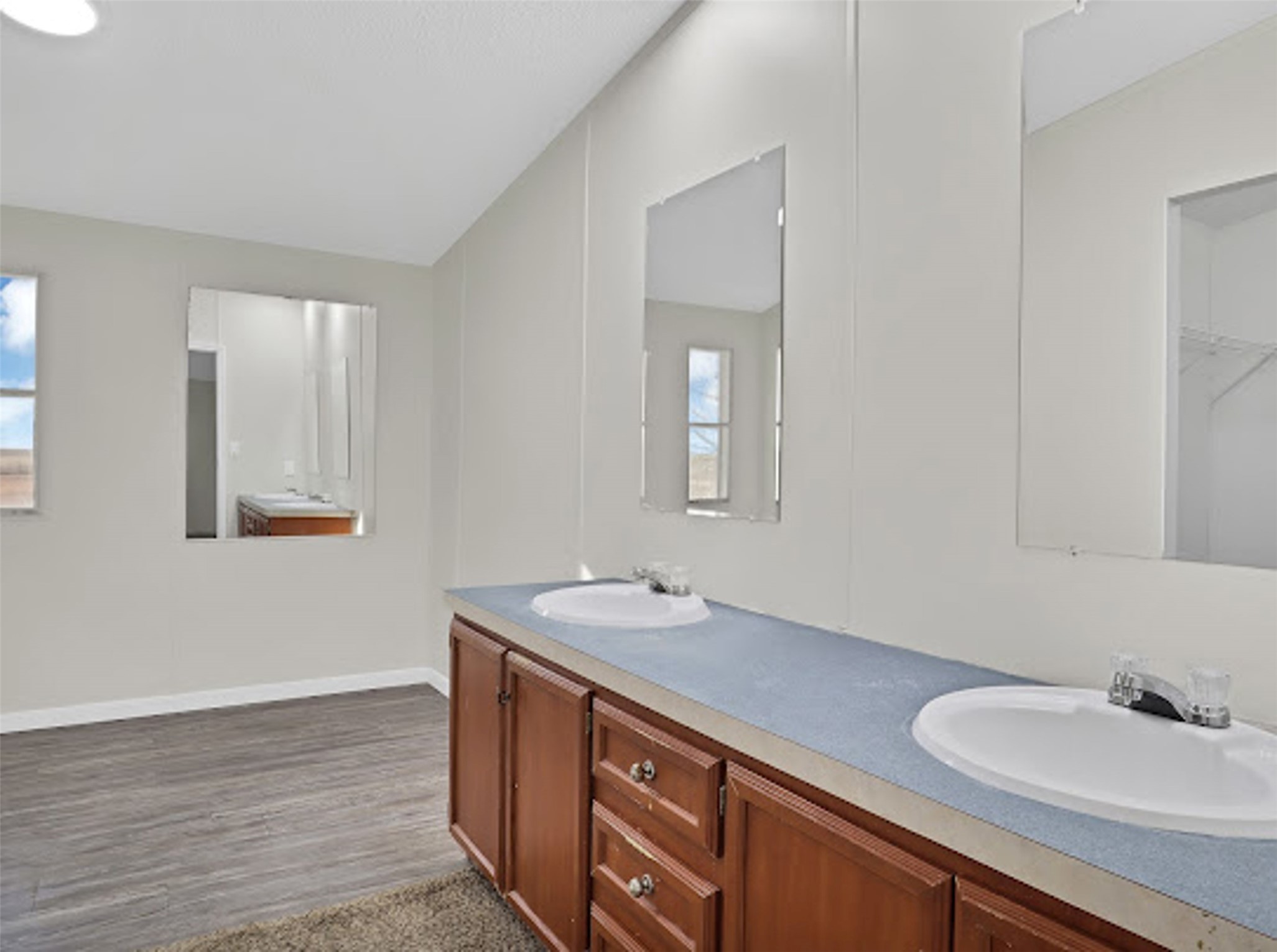 6104 Hawk Court