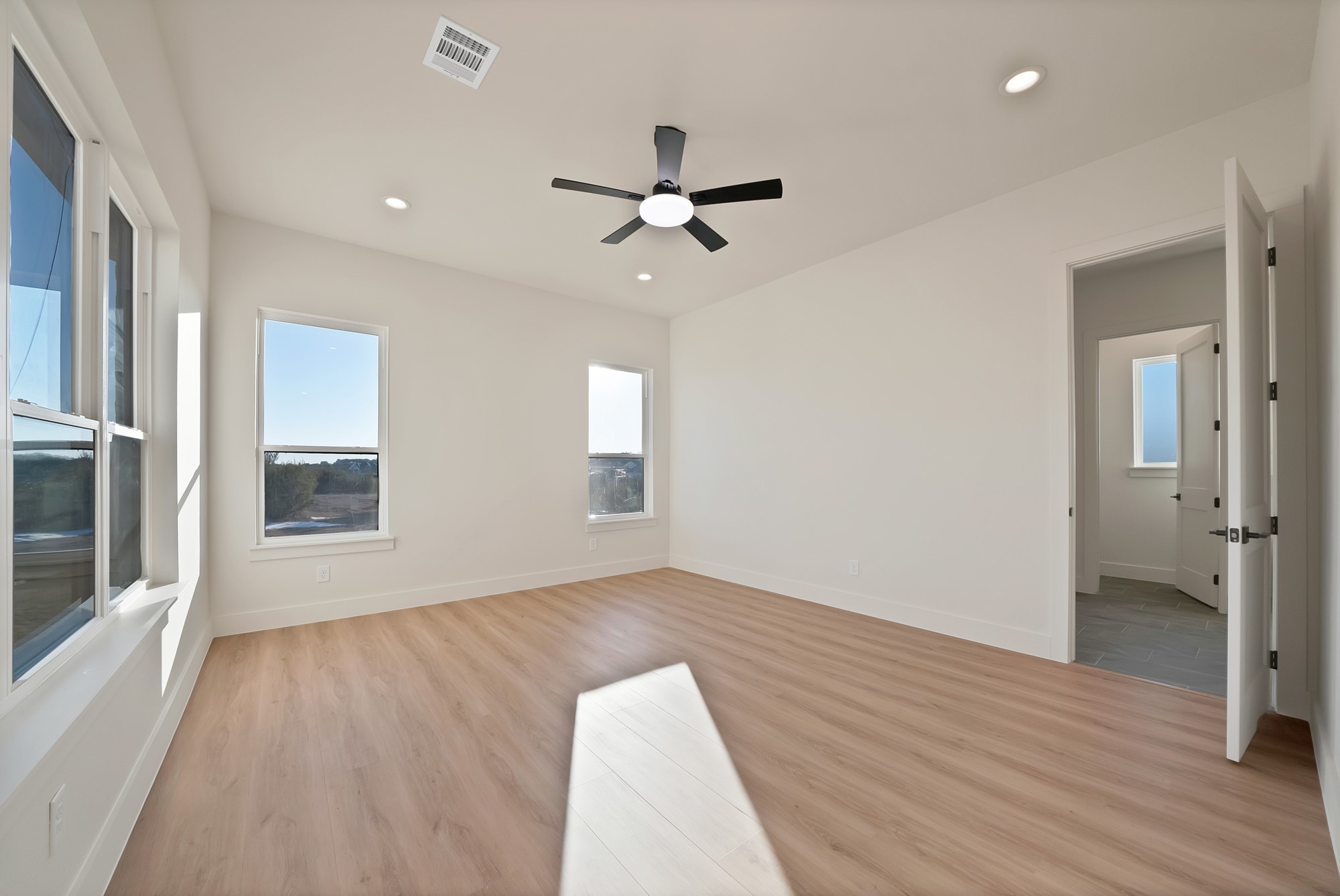1008 Eagles Bluff Drive