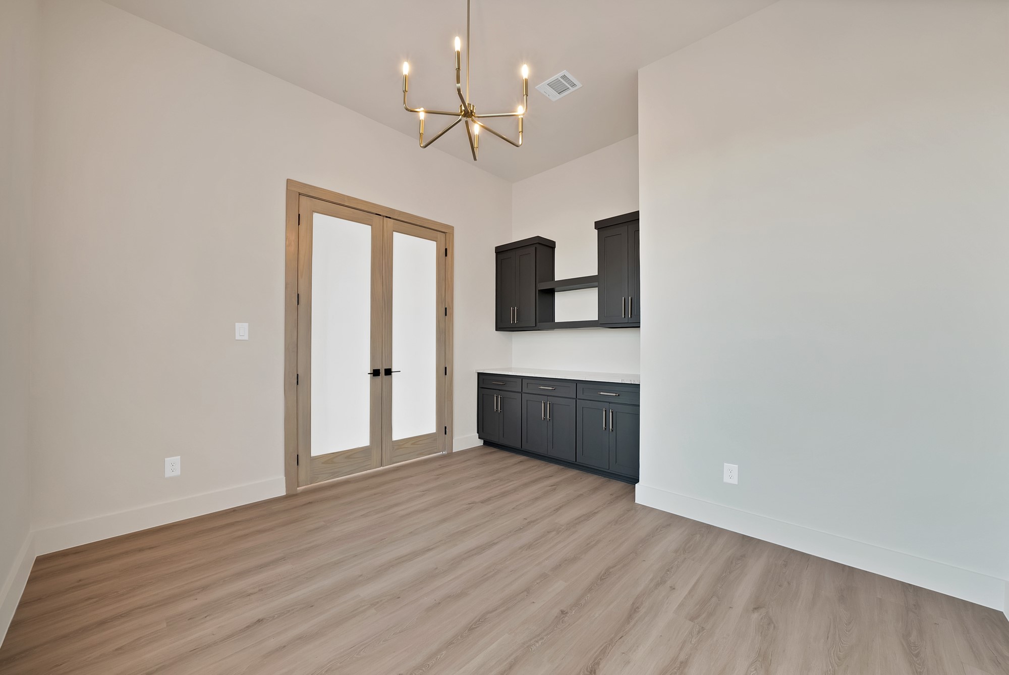 1008 Eagles Bluff Drive