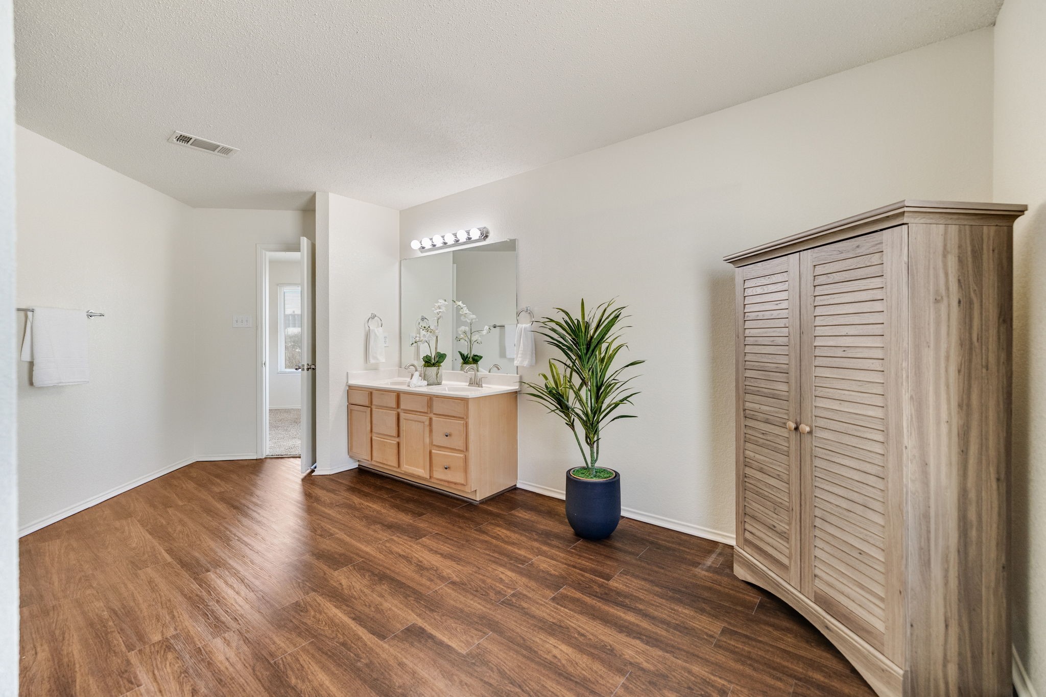 904 Canary Drive