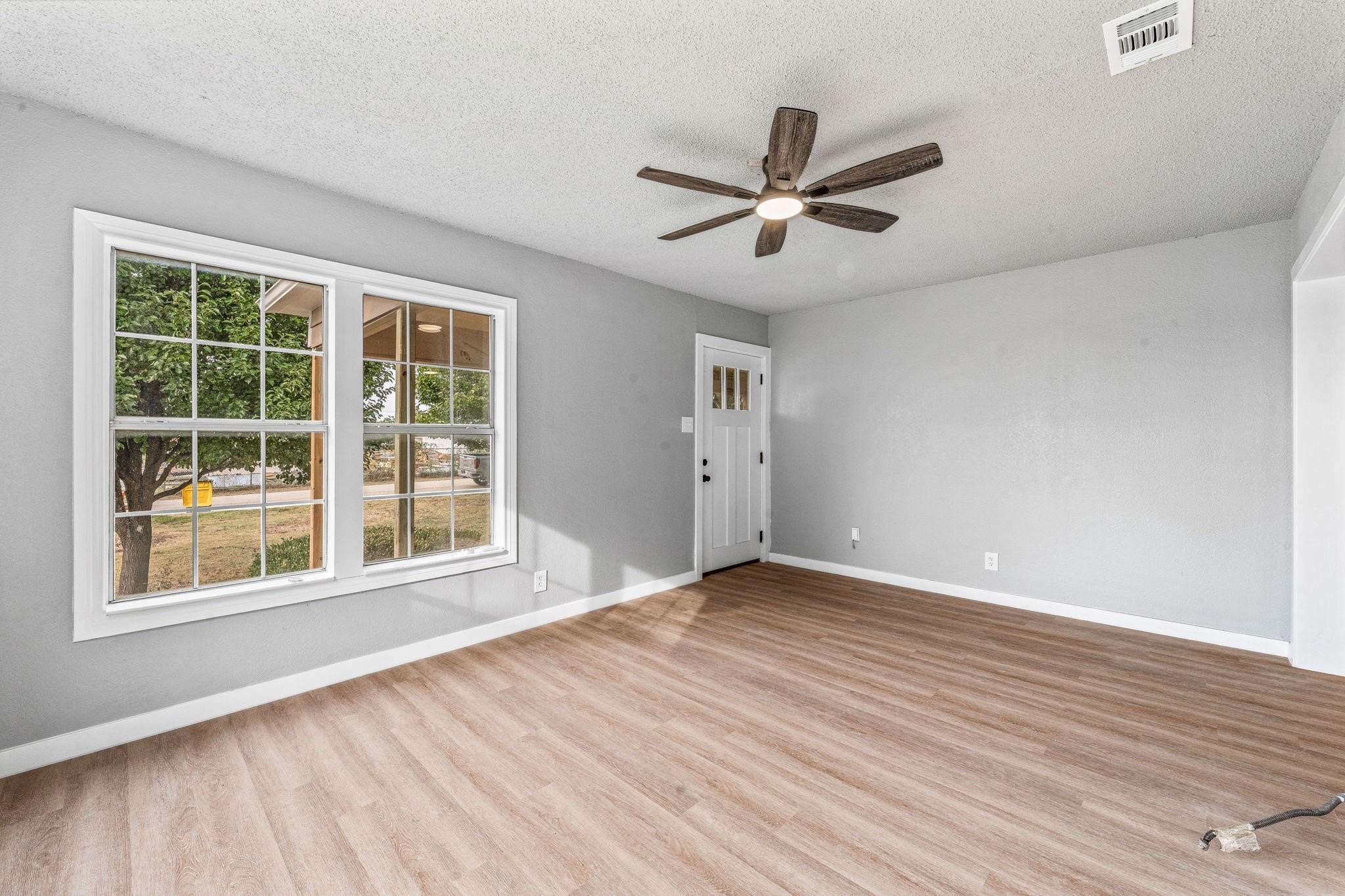 304 W Railroad Avenue