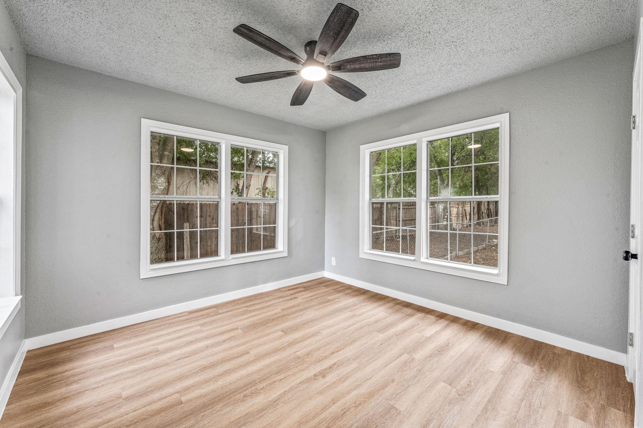 304 W Railroad Avenue