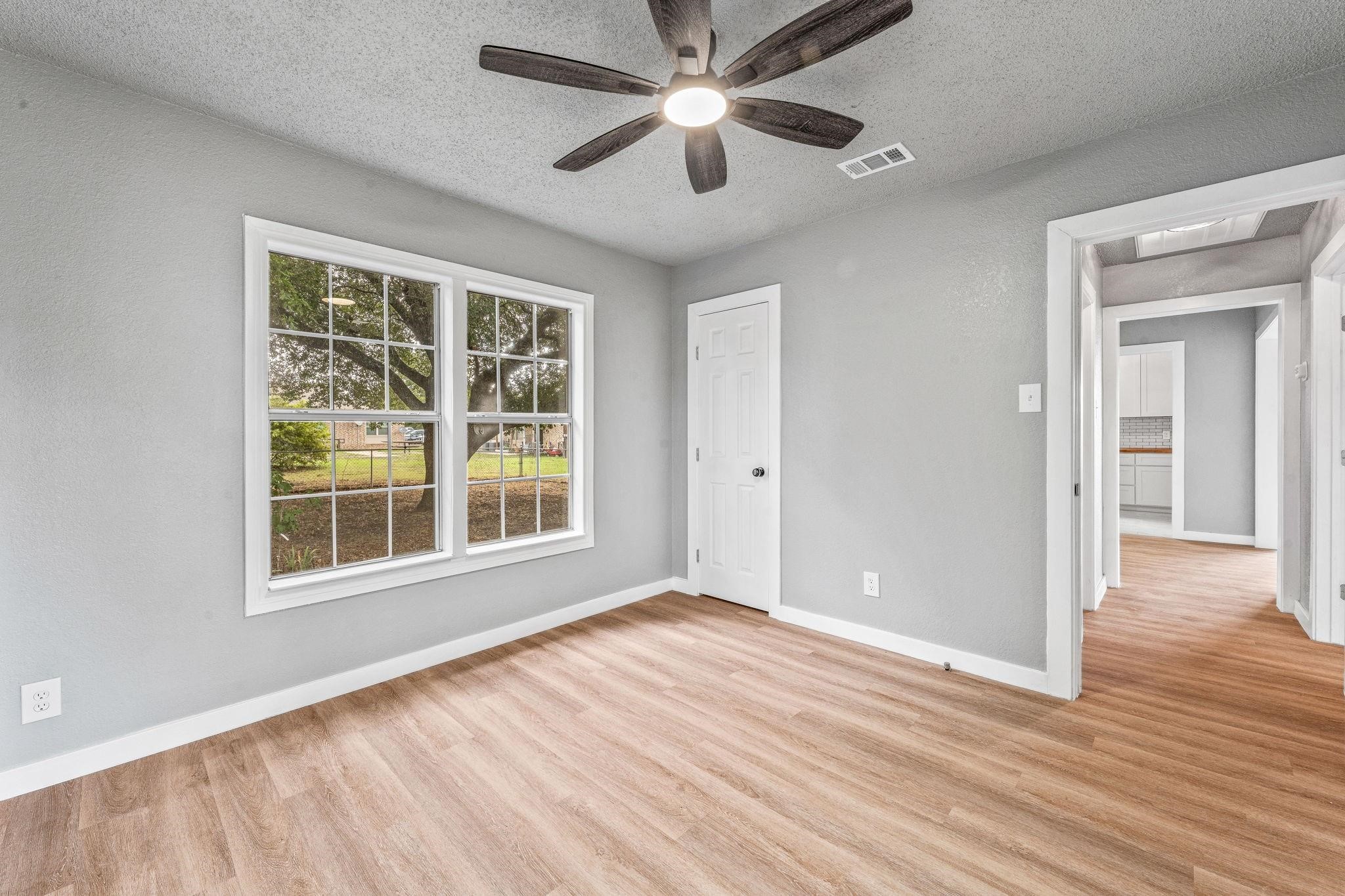 304 W Railroad Avenue